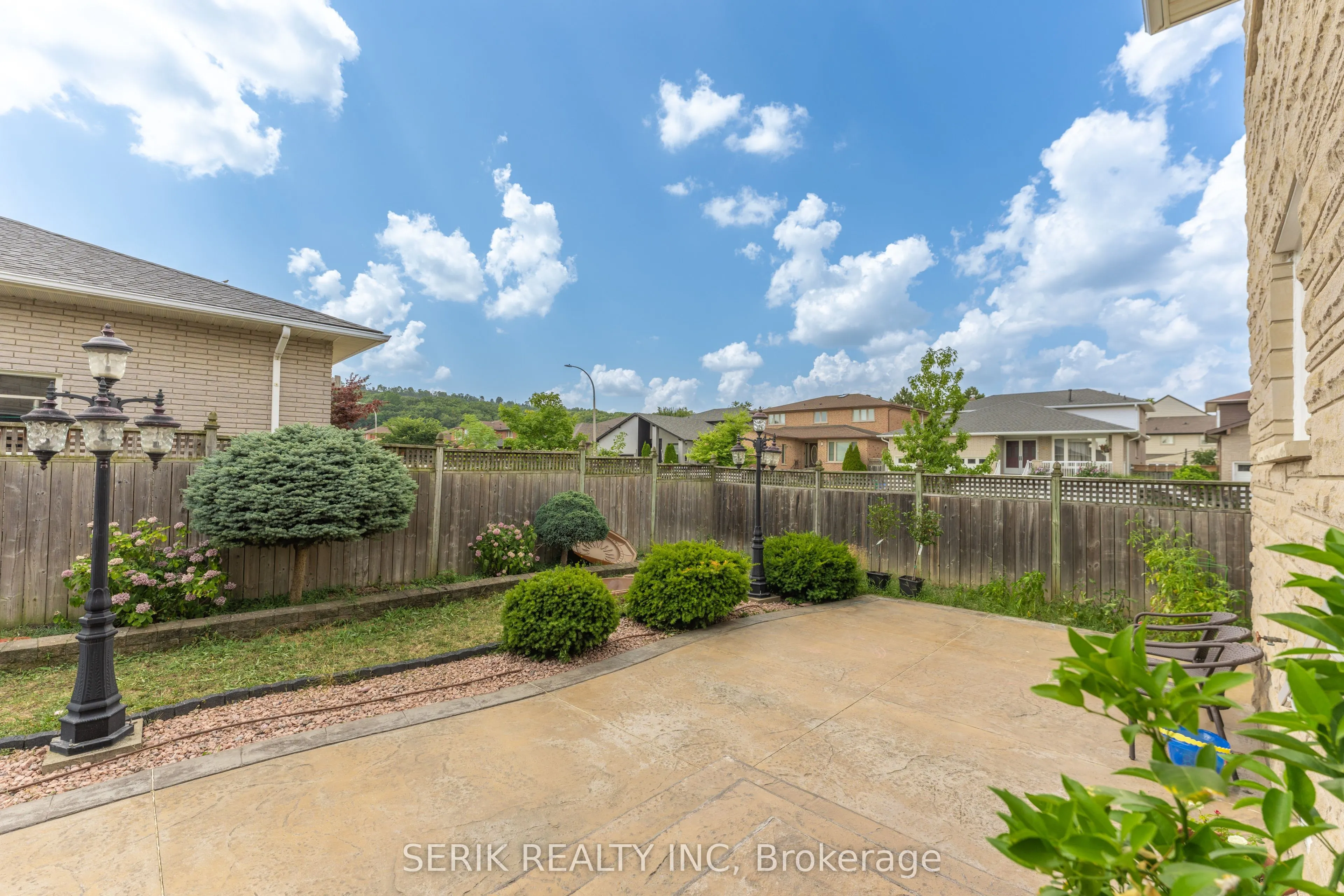 2 Glencrest Avenue