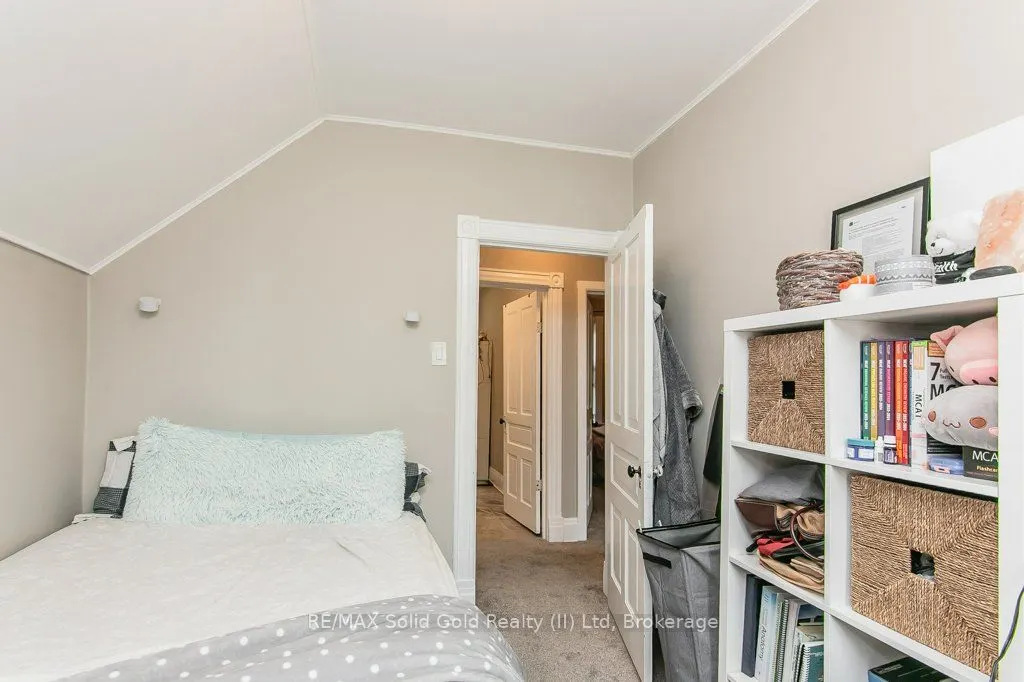 46 Young Street E