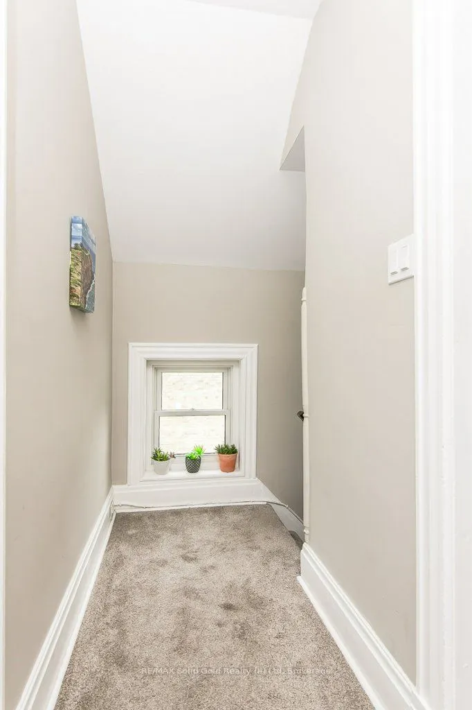 46 Young Street E