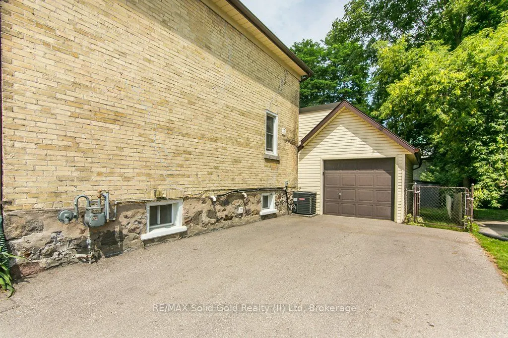 46 Young Street E