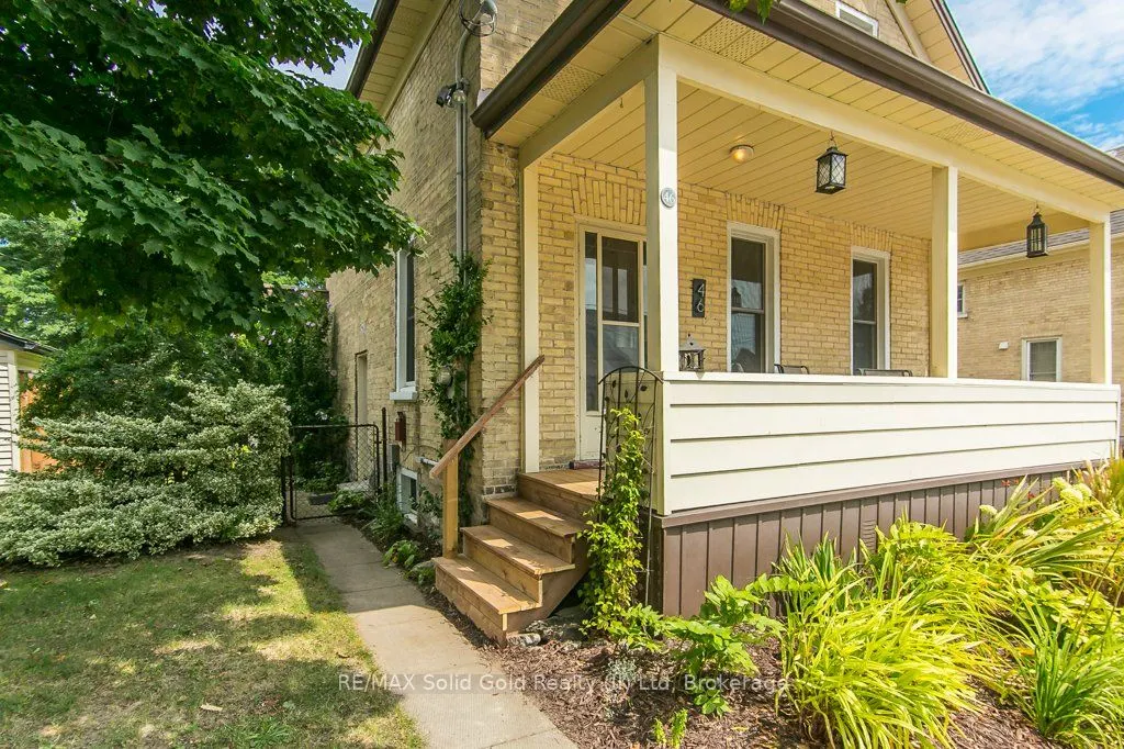 46 Young Street E