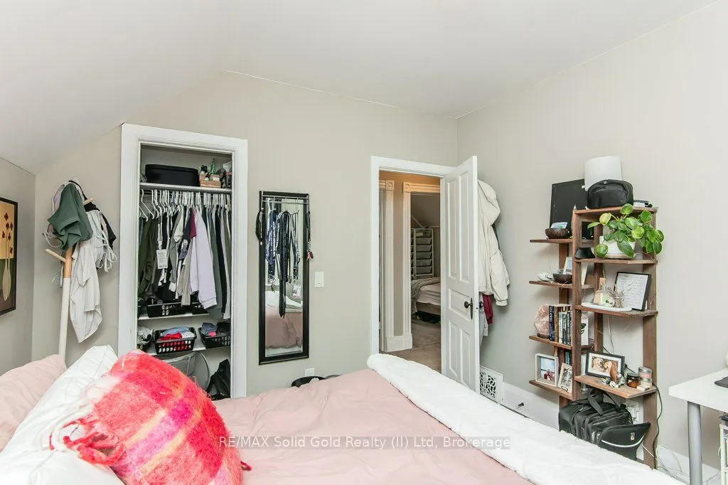 46 Young Street E