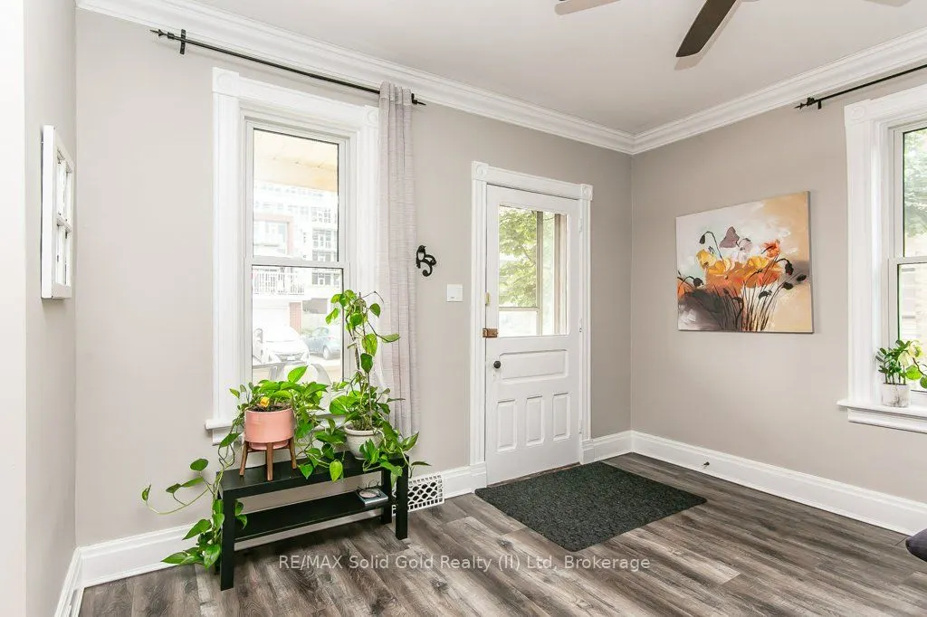 46 Young Street E