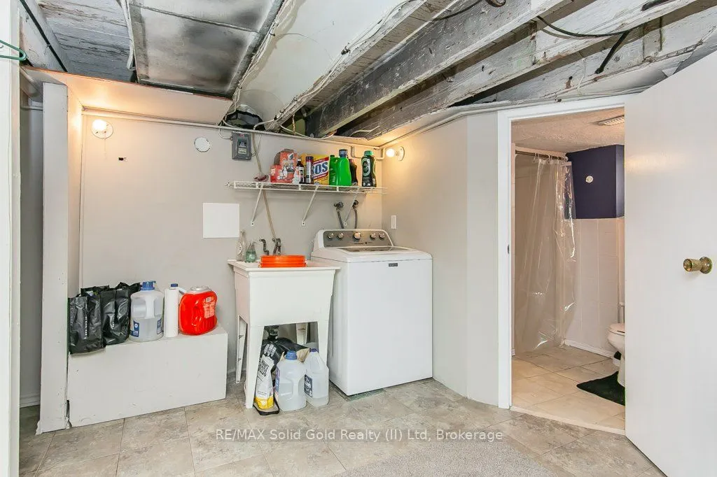 46 Young Street E