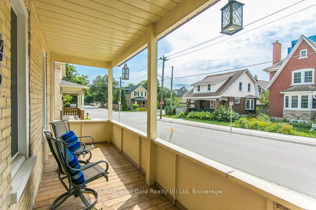 46 Young Street E