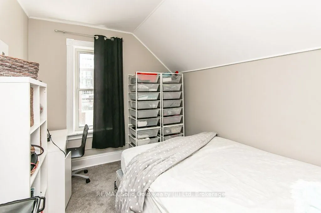 46 Young Street E