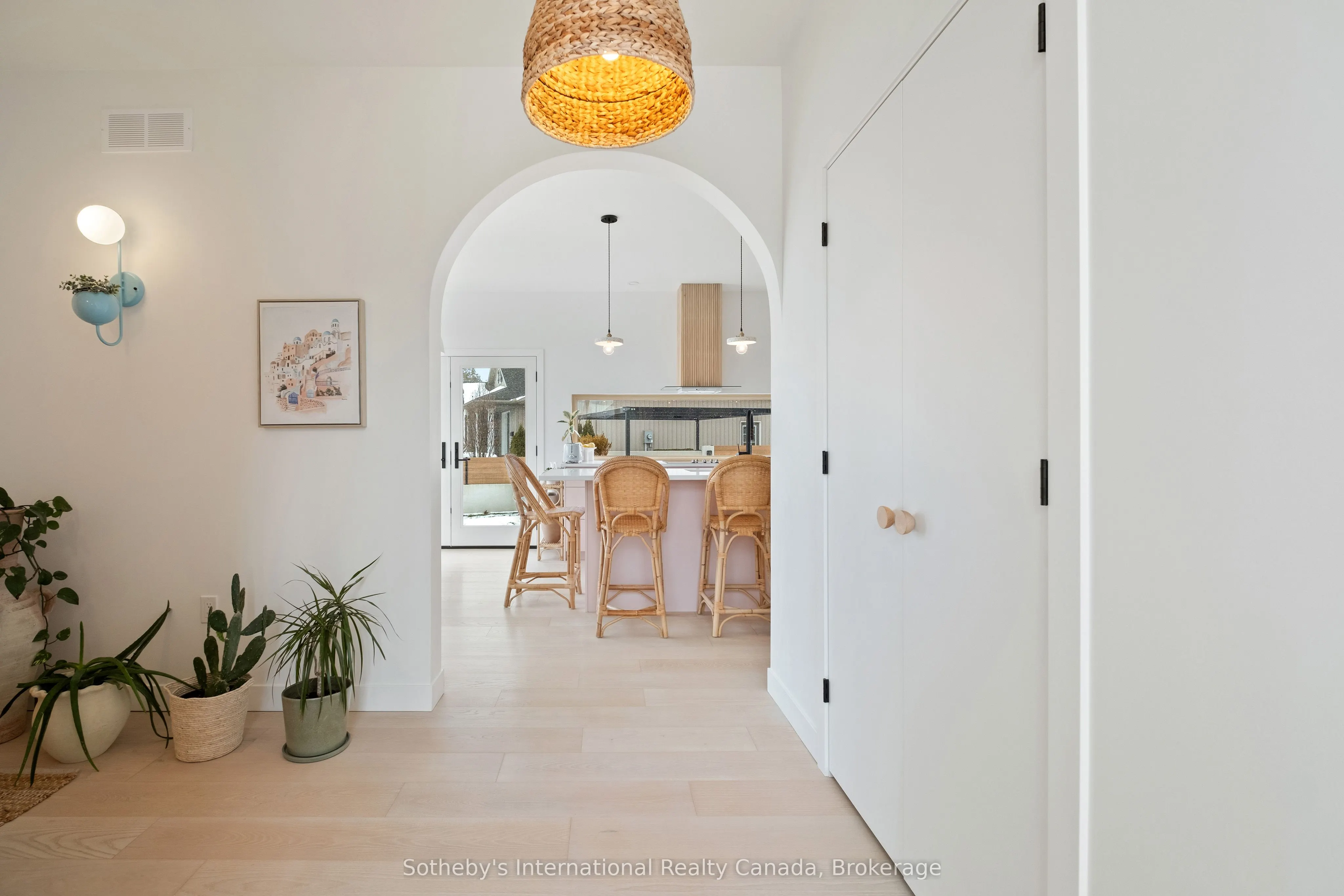 24 William Street W