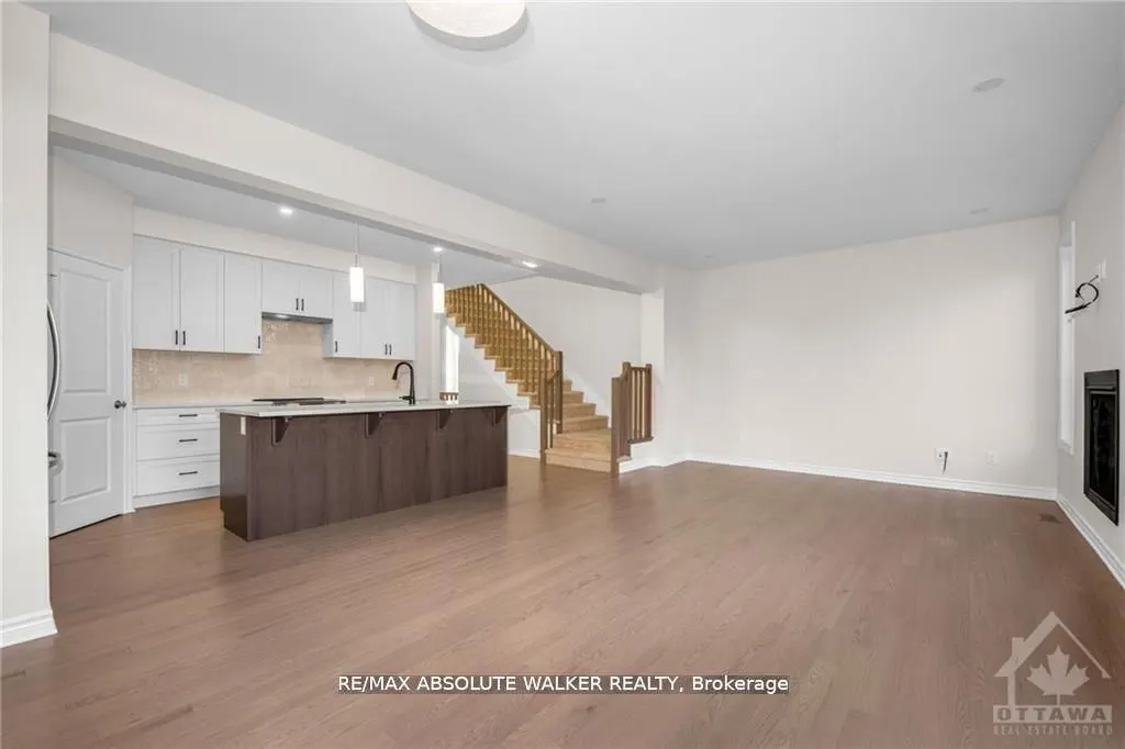702 DU RIVAGE Street