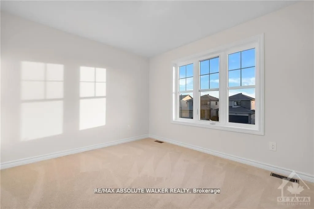702 DU RIVAGE Street
