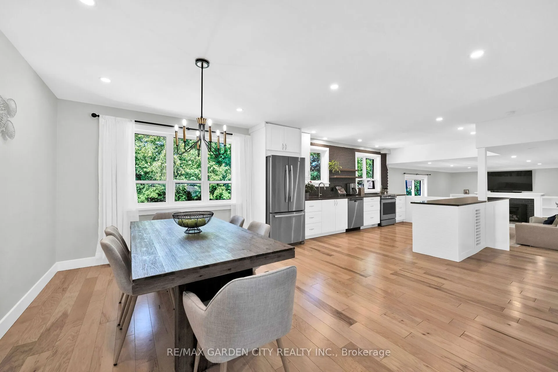 54 DRIFTWOOD Court