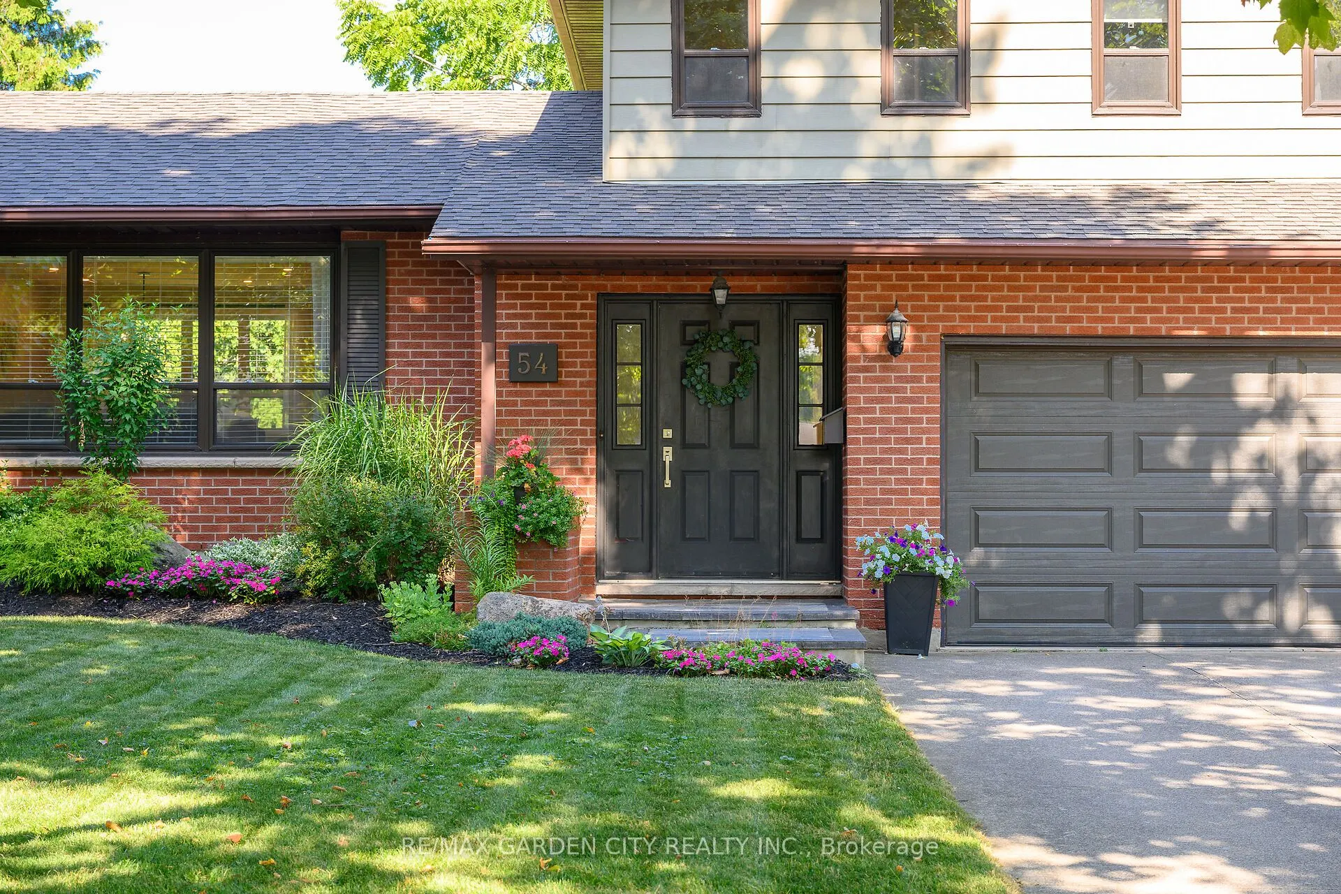 54 DRIFTWOOD Court