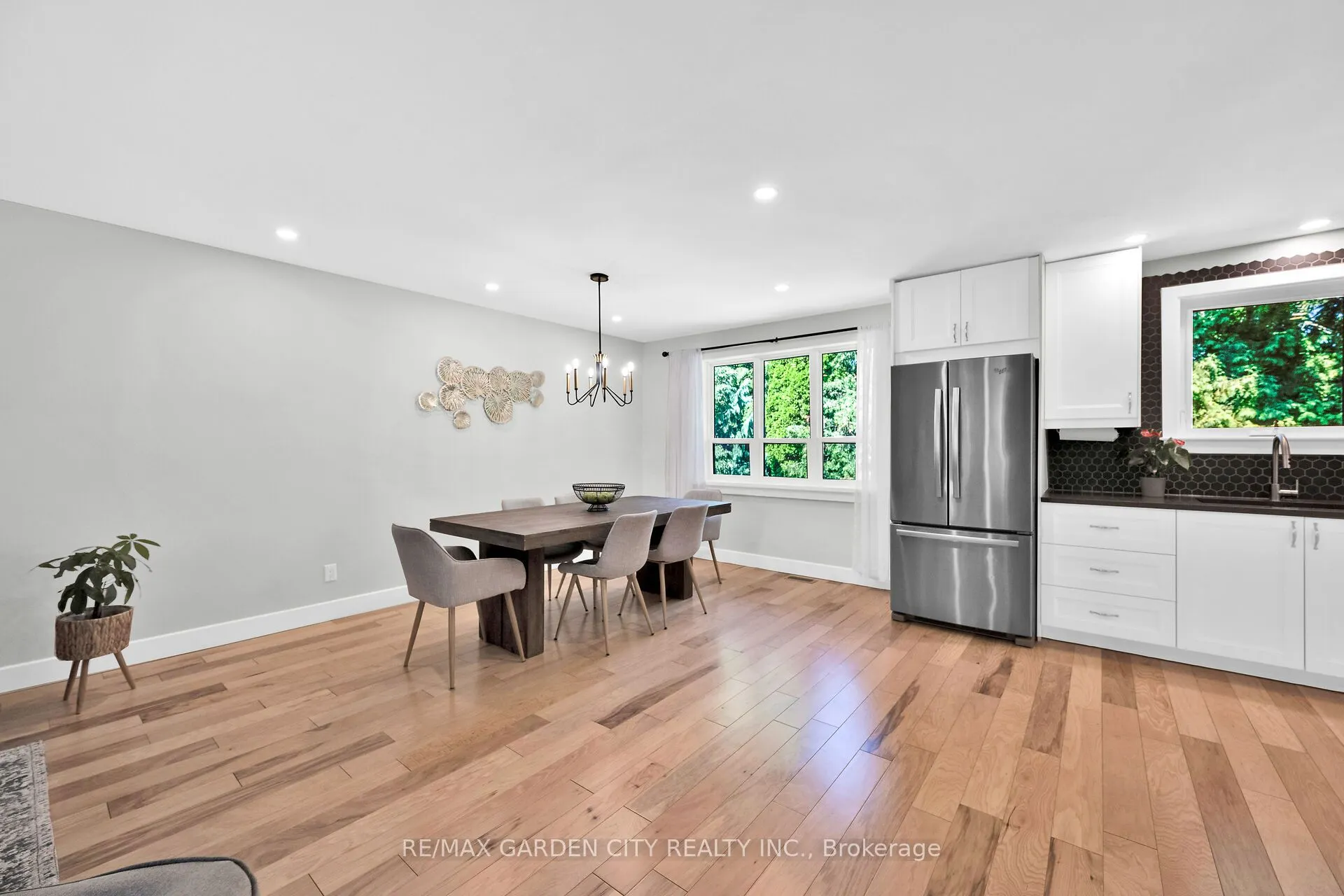 54 DRIFTWOOD Court