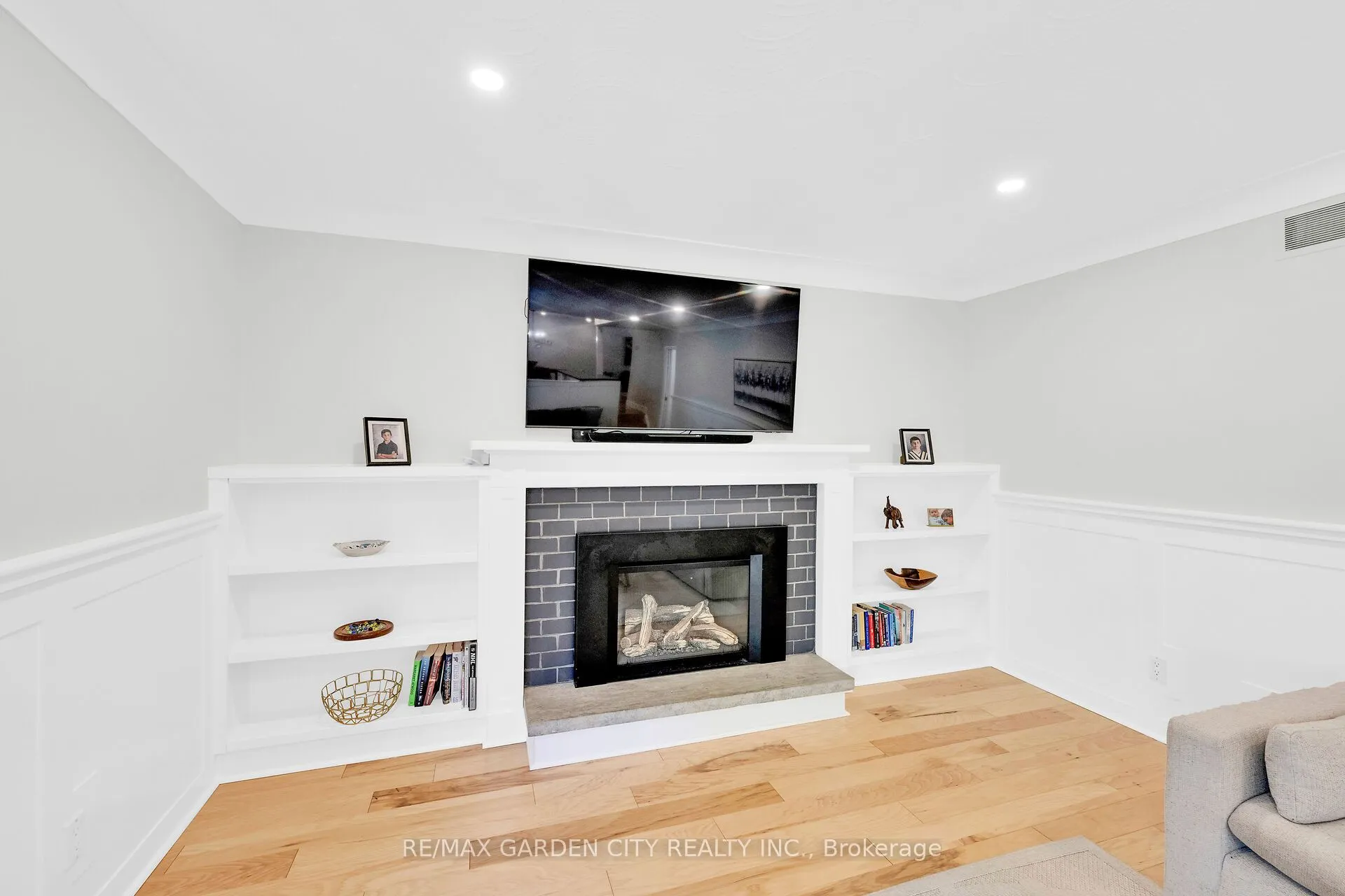 54 DRIFTWOOD Court