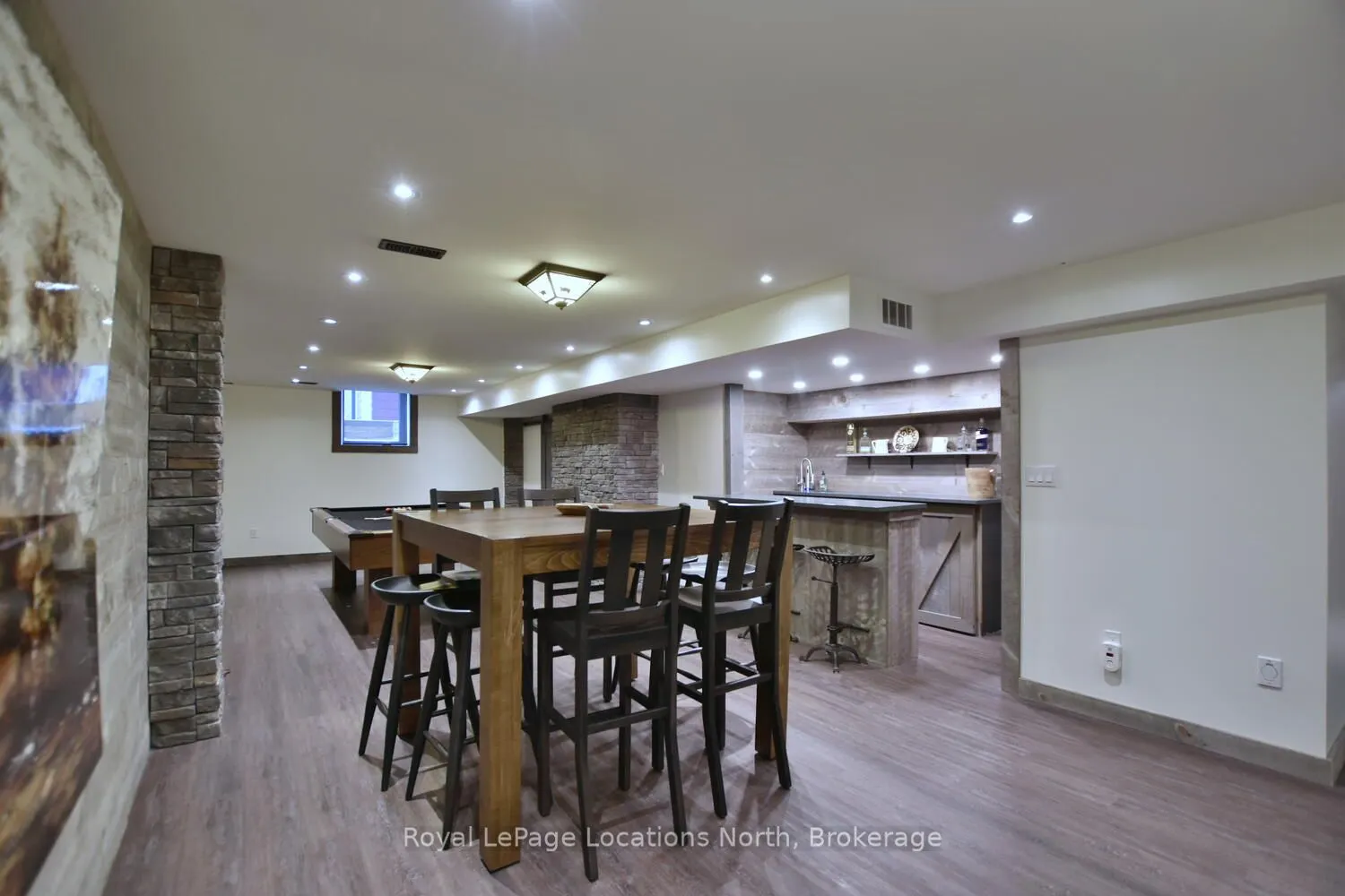 138 CRESTVIEW Court