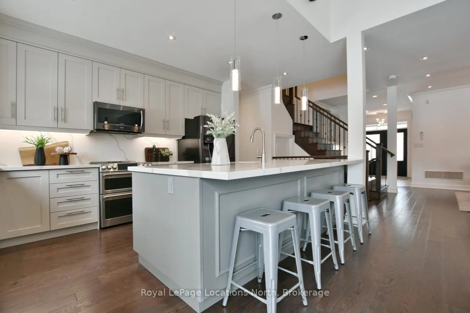 138 CRESTVIEW Court
