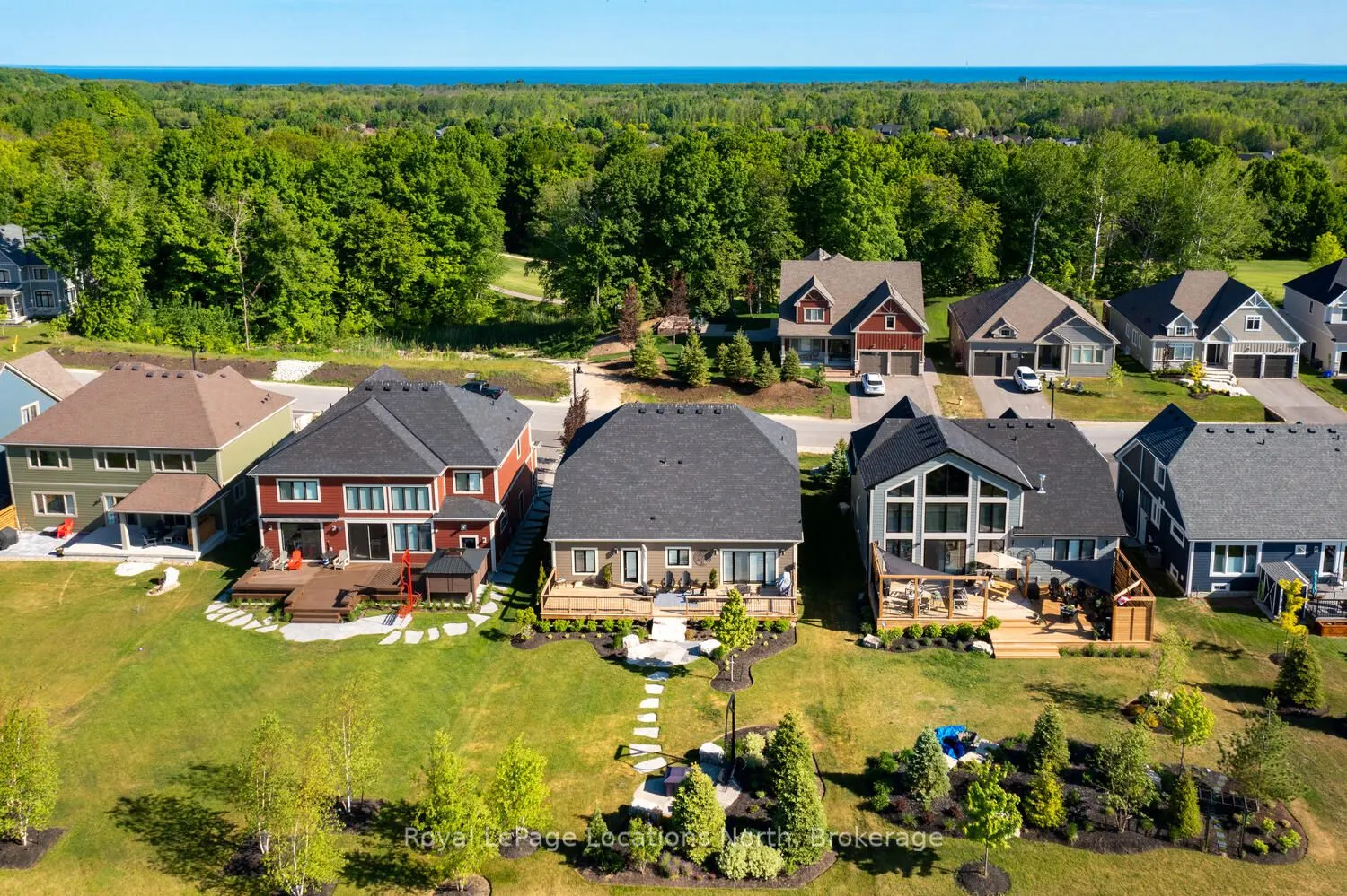 138 CRESTVIEW Court