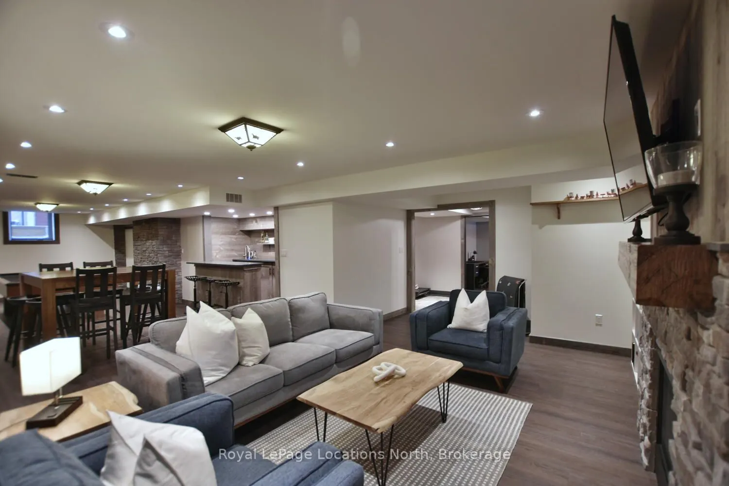 138 CRESTVIEW Court