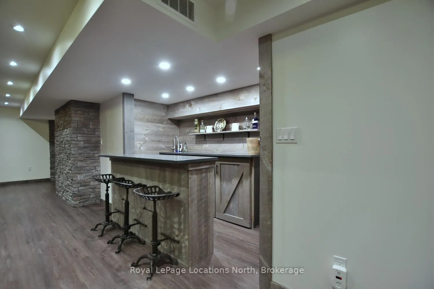 138 CRESTVIEW Court