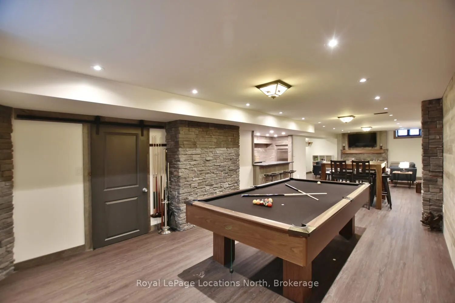 138 CRESTVIEW Court