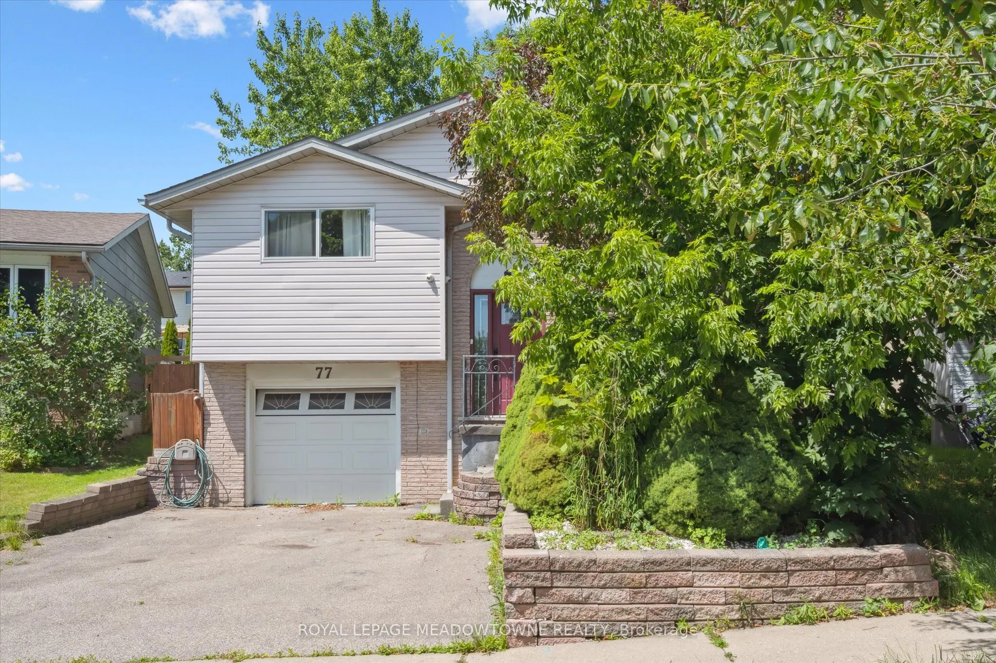 77 Pinemeadow Crescent