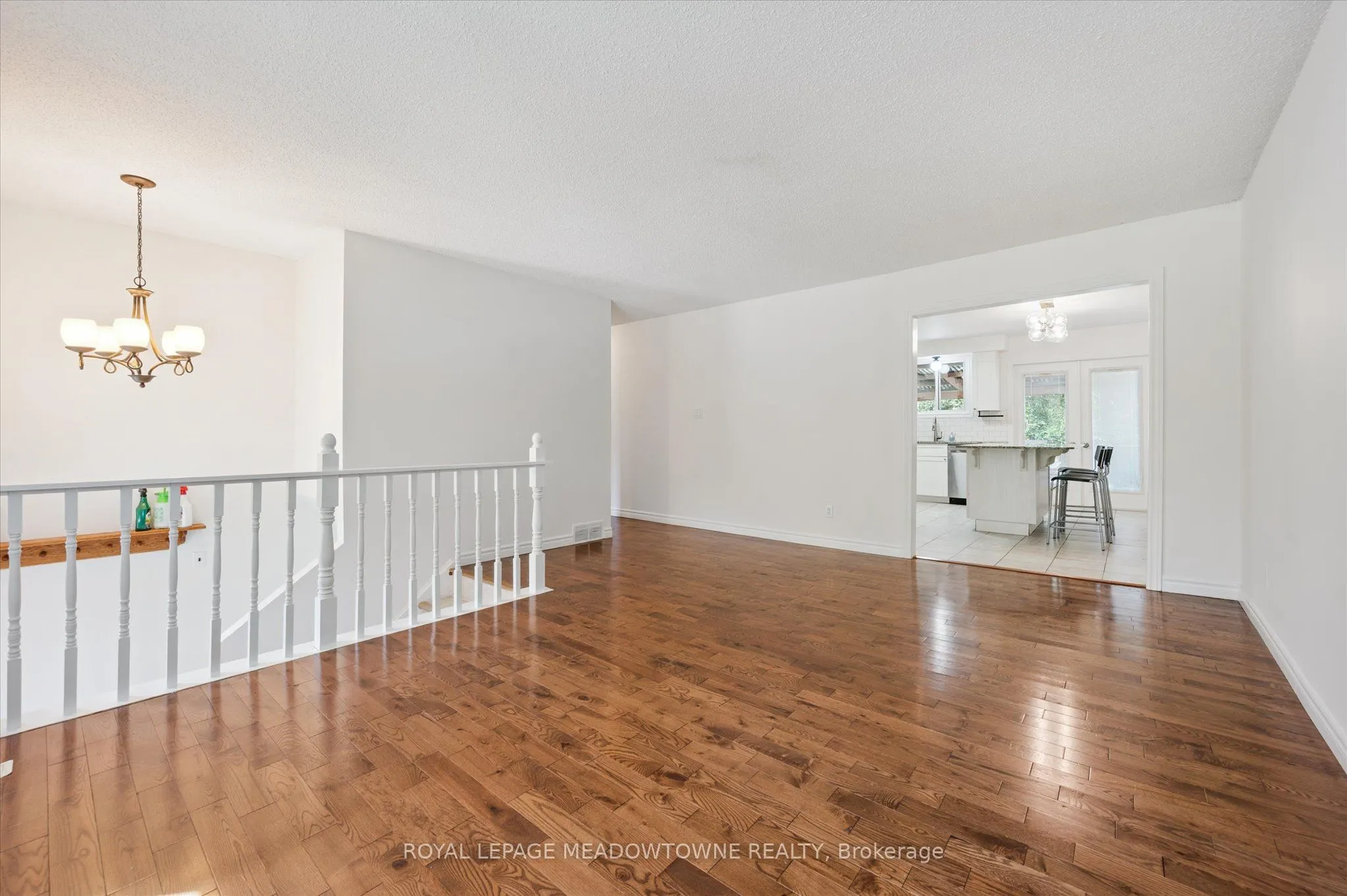 77 Pinemeadow Crescent