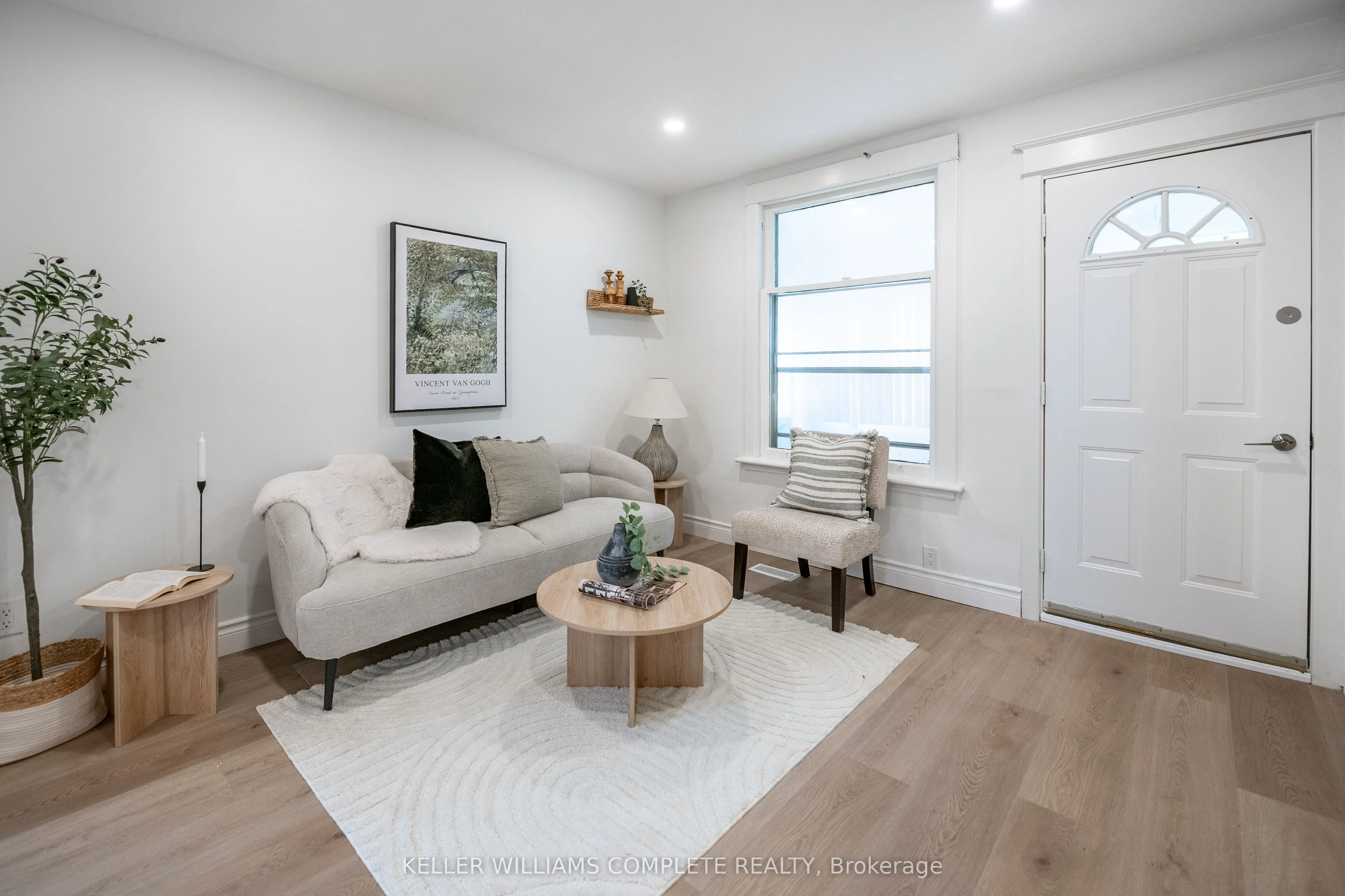 390 Paling Avenue