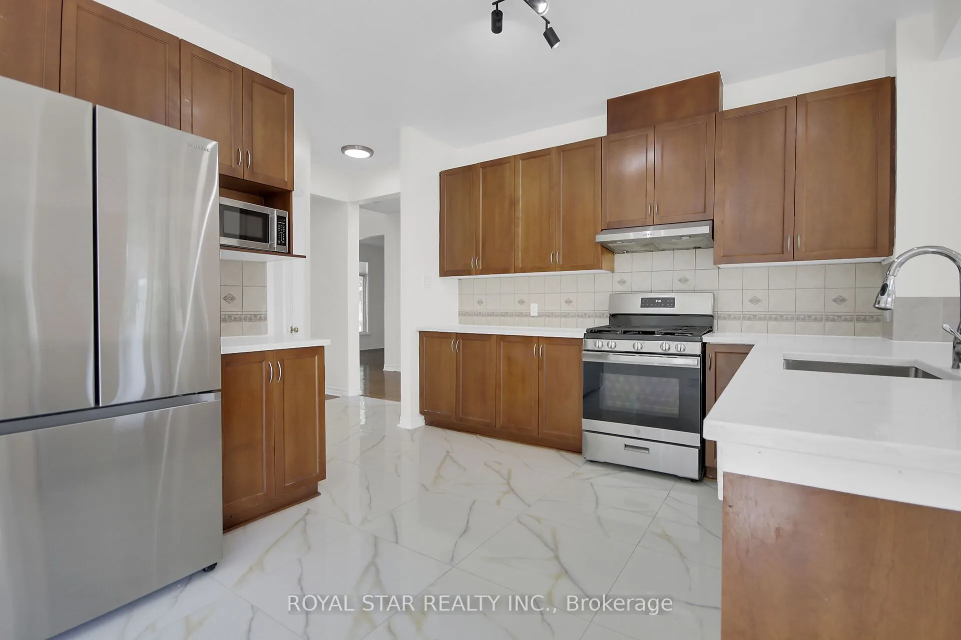 611 Devonwood Circle