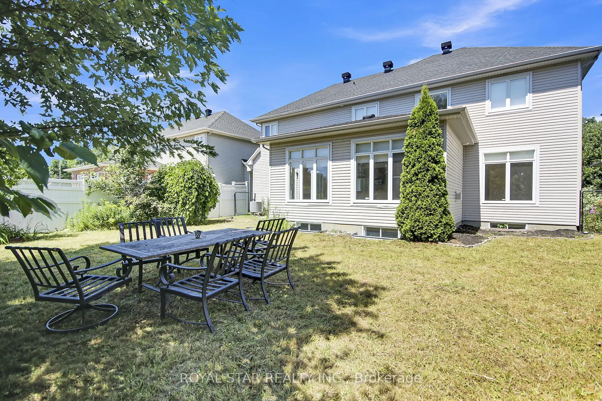 611 Devonwood Circle