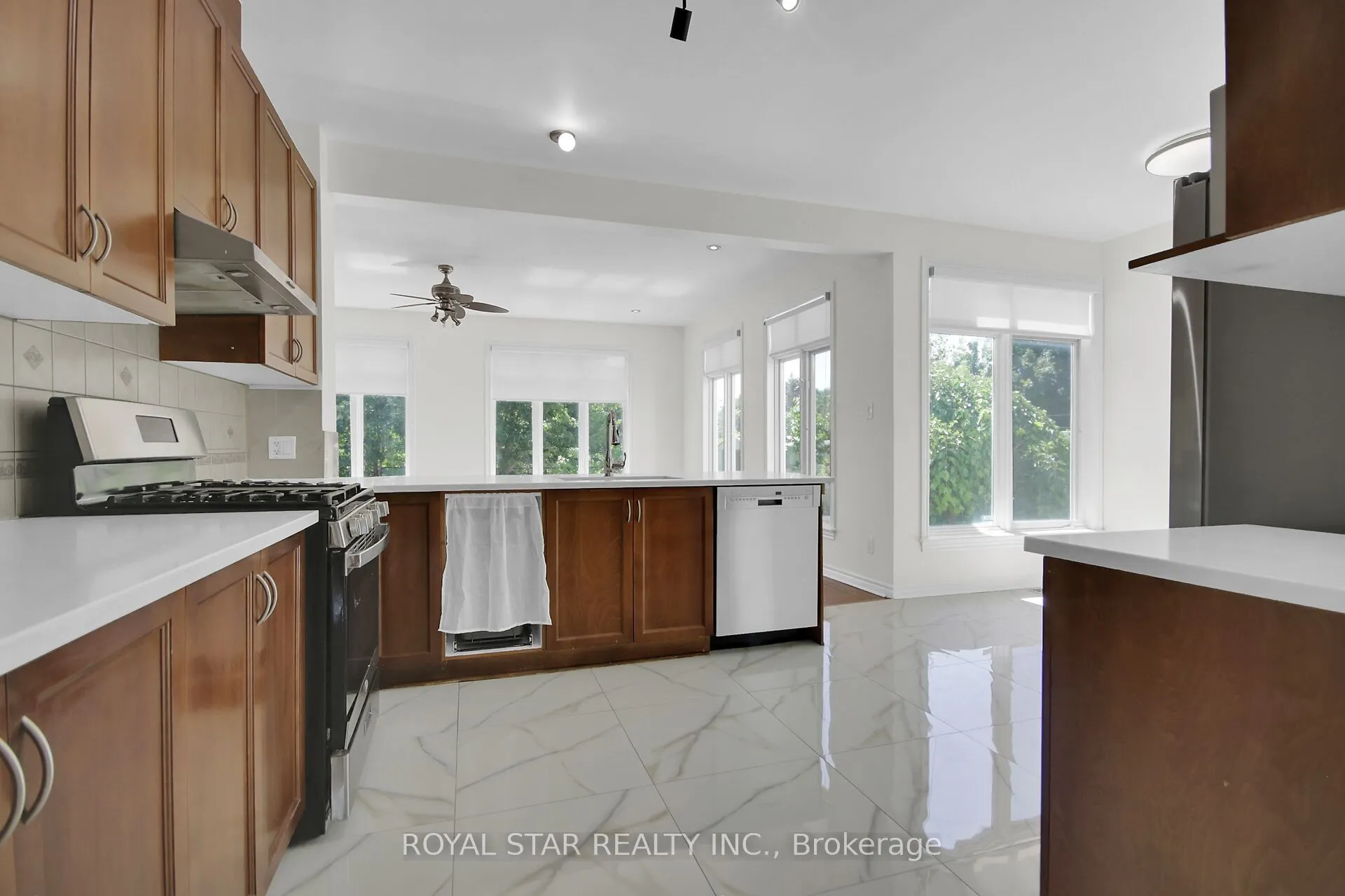 611 Devonwood Circle