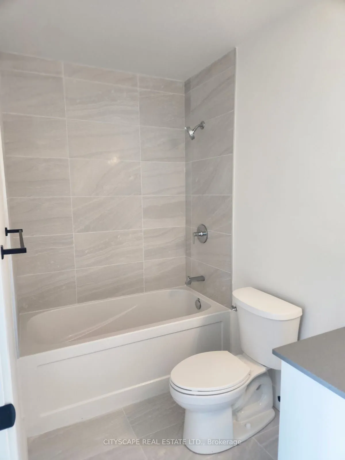 2782 Barton Street E, #807