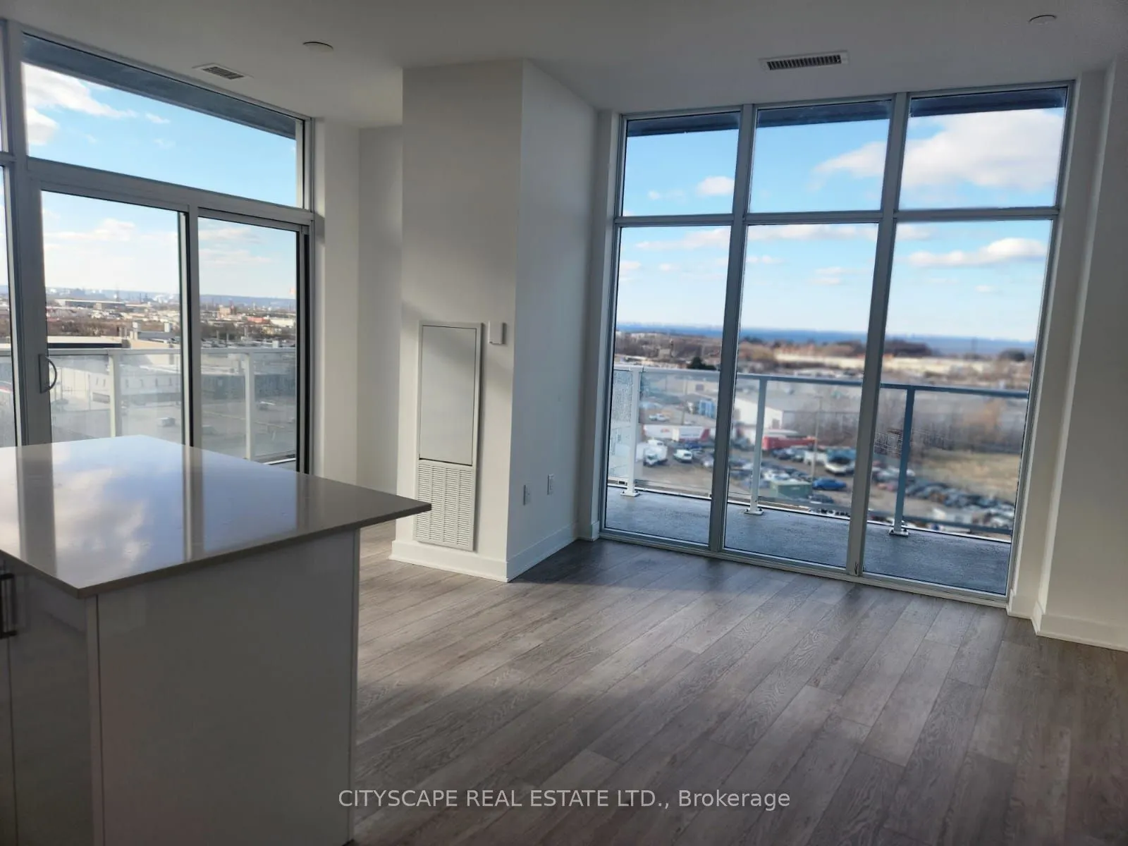 2782 Barton Street E, #807