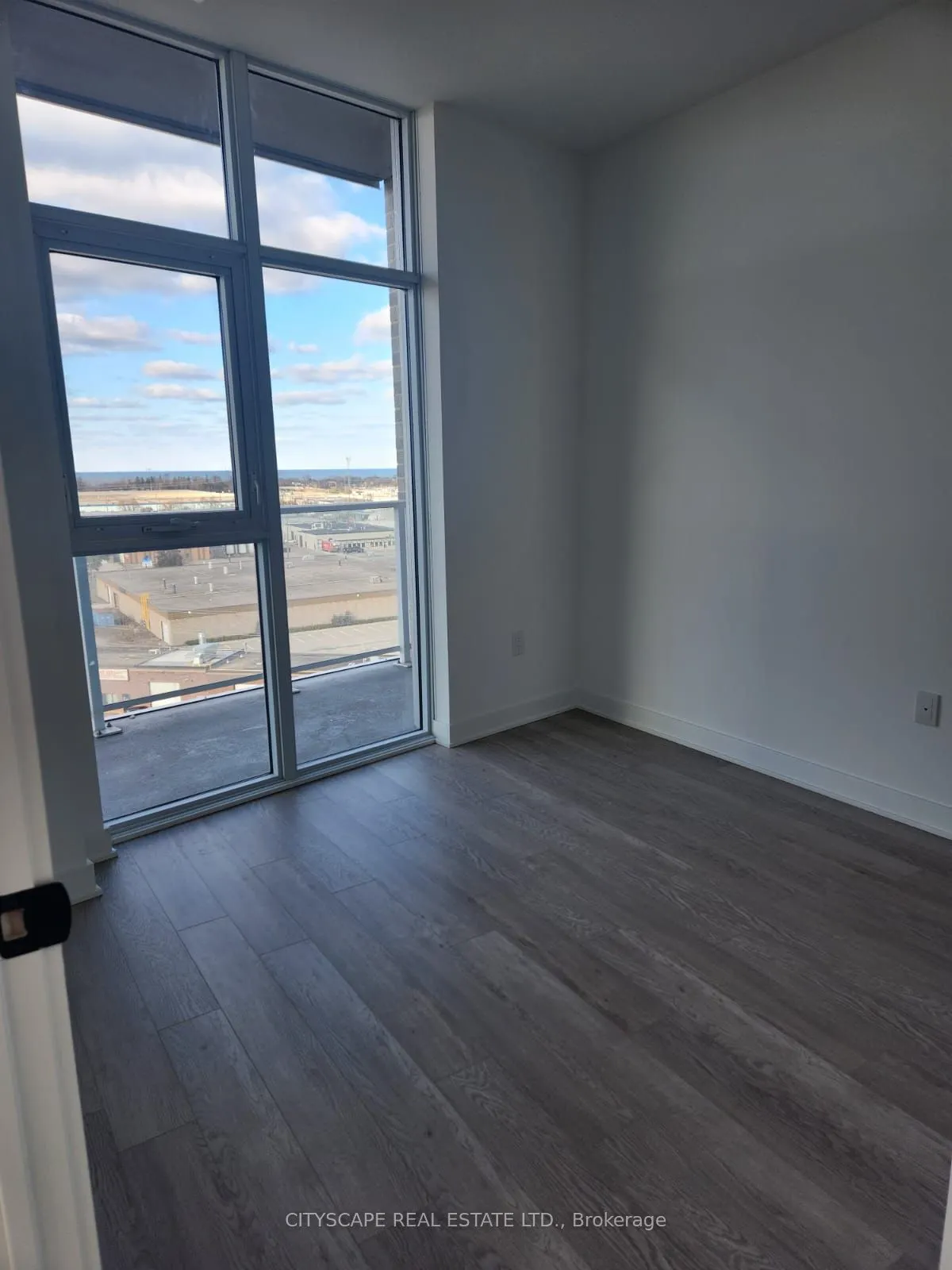 2782 Barton Street E, #807