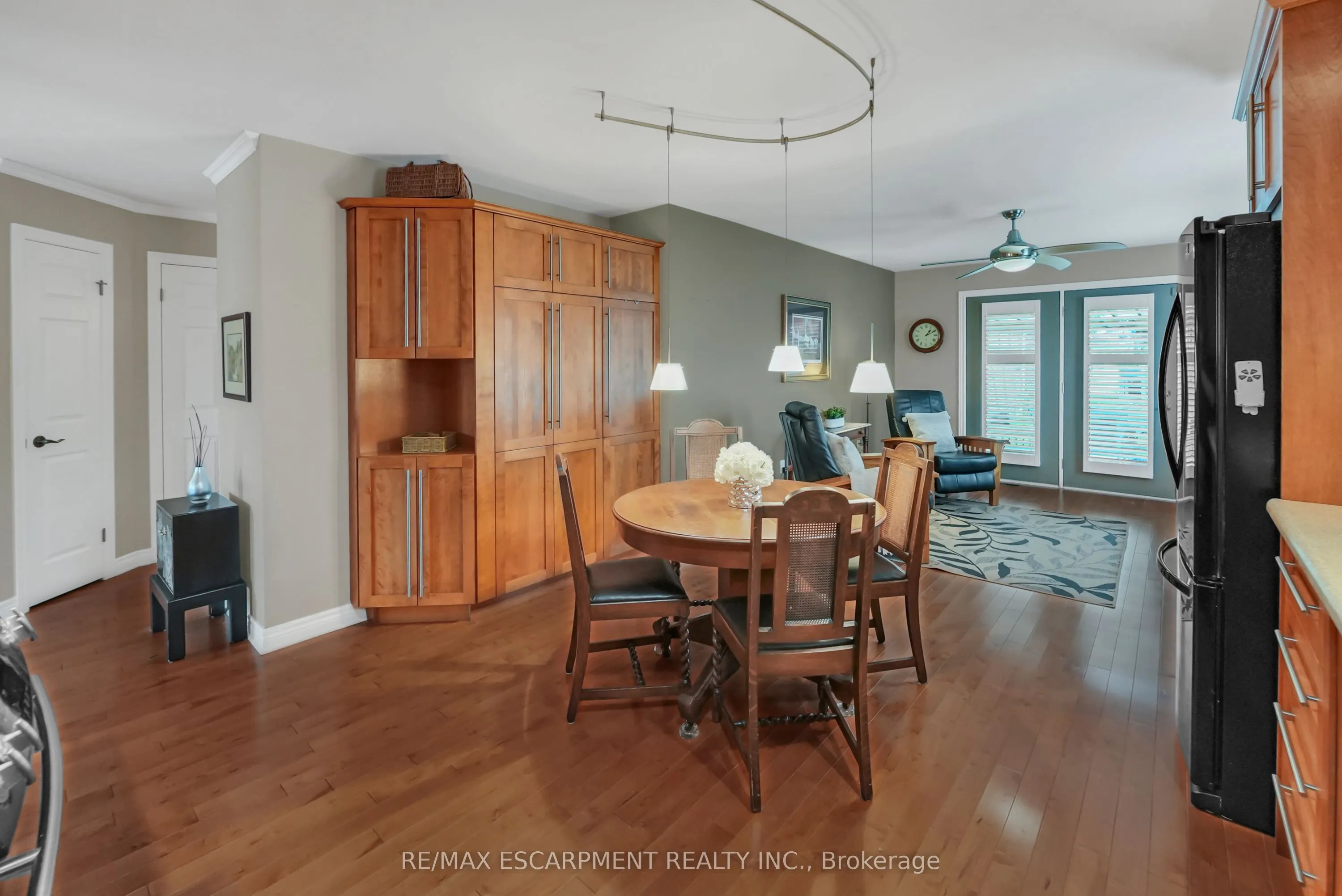 3910 Rainbow Lane