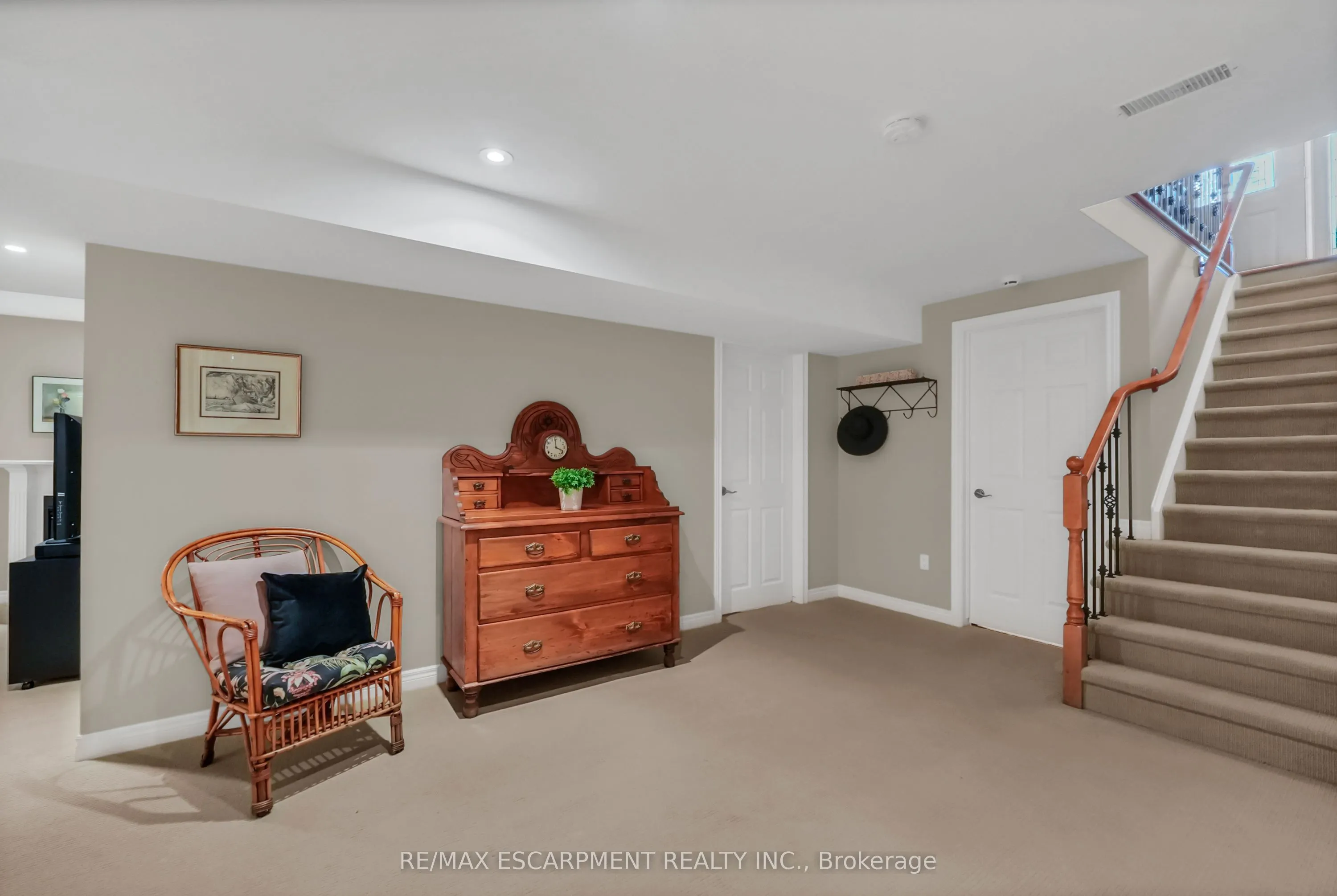 3910 Rainbow Lane