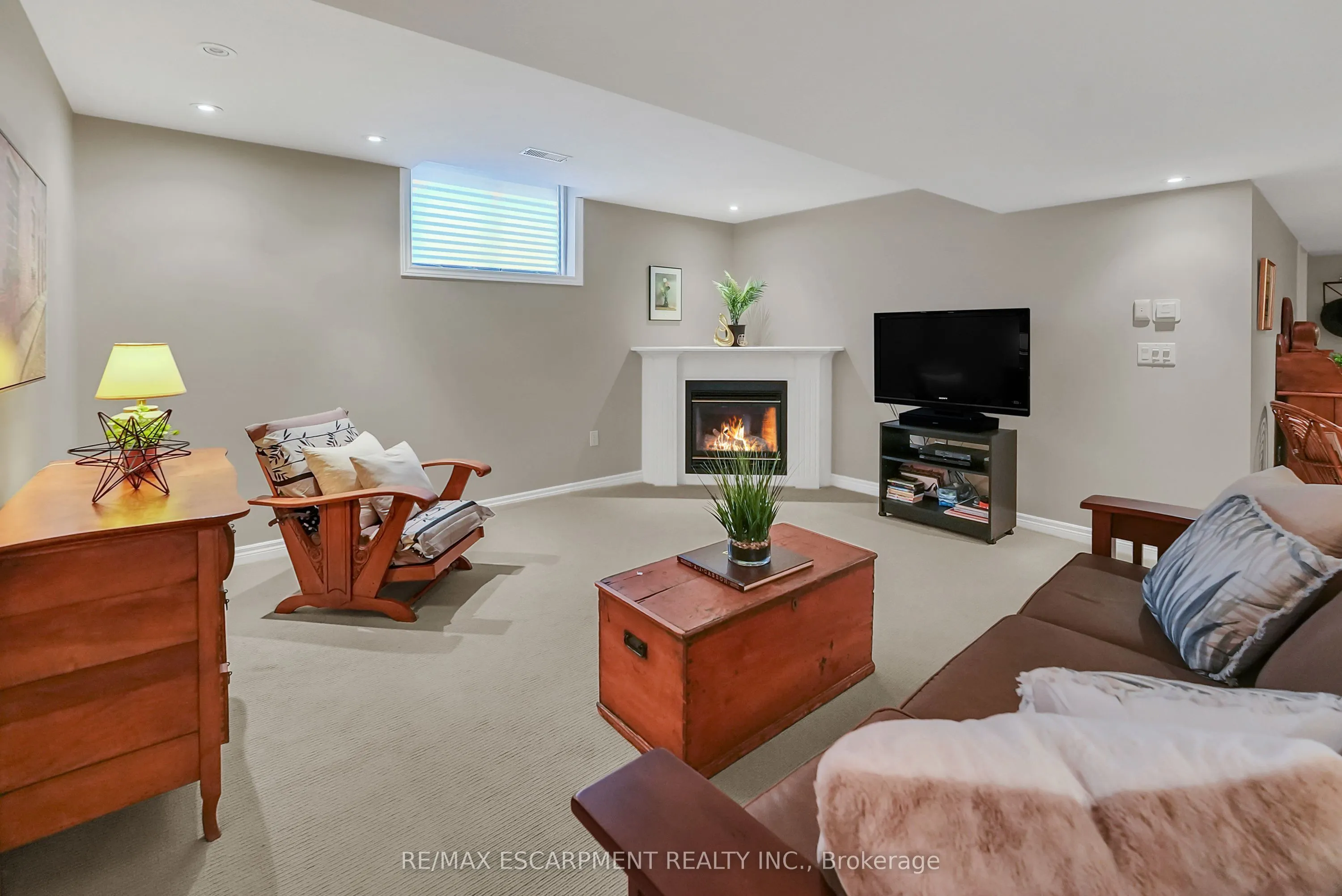 3910 Rainbow Lane
