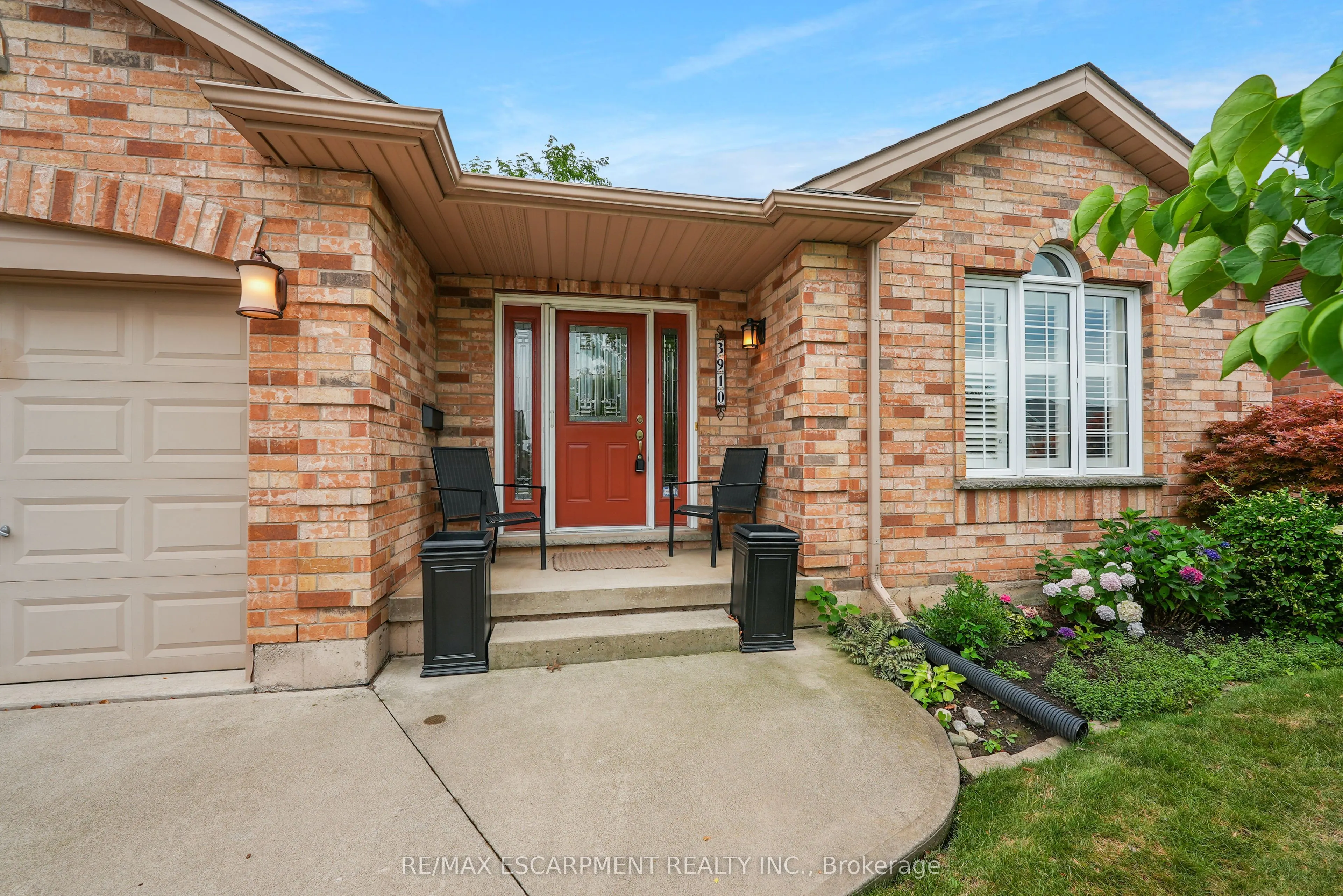 3910 Rainbow Lane