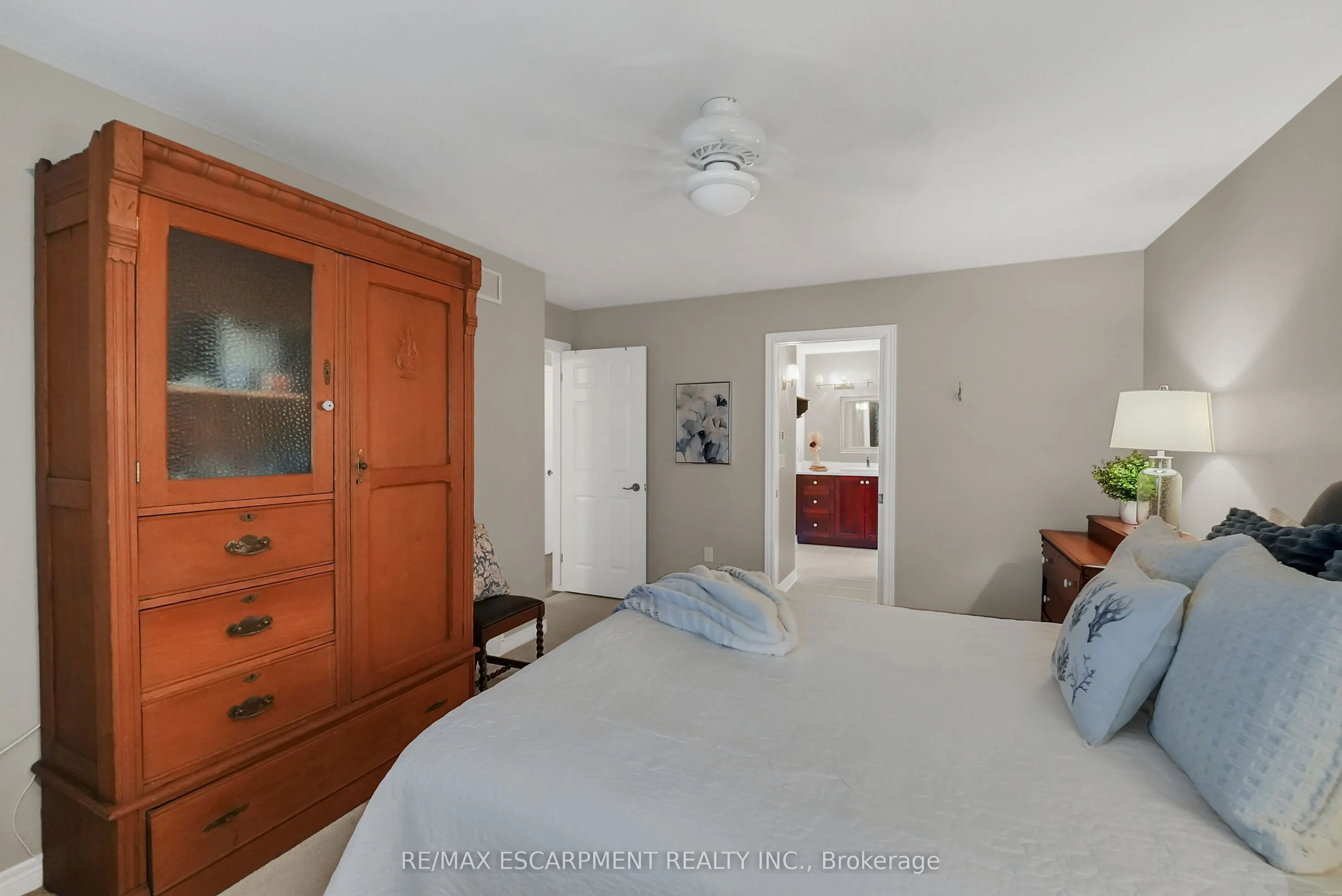 3910 Rainbow Lane