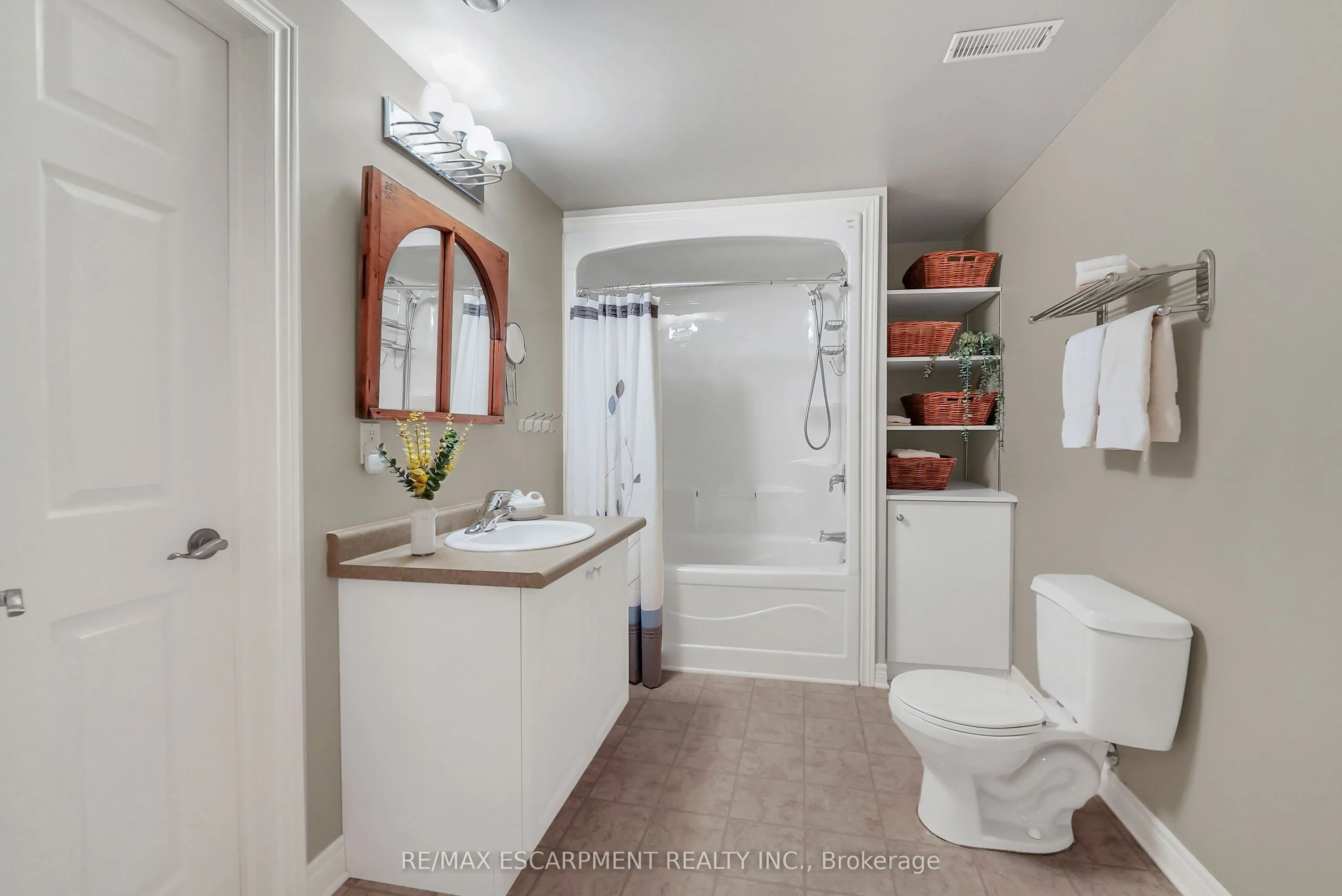 3910 Rainbow Lane