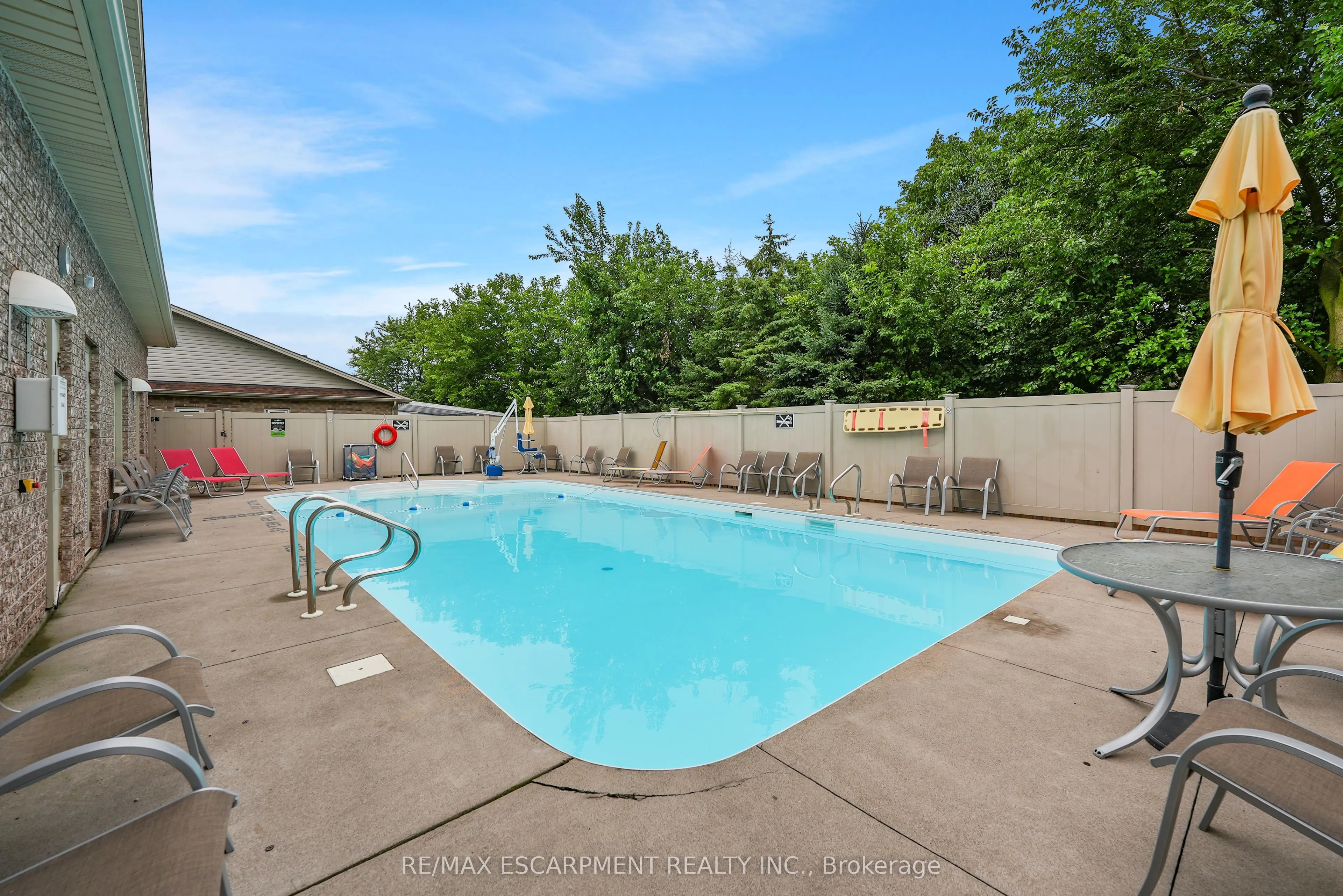 3910 Rainbow Lane