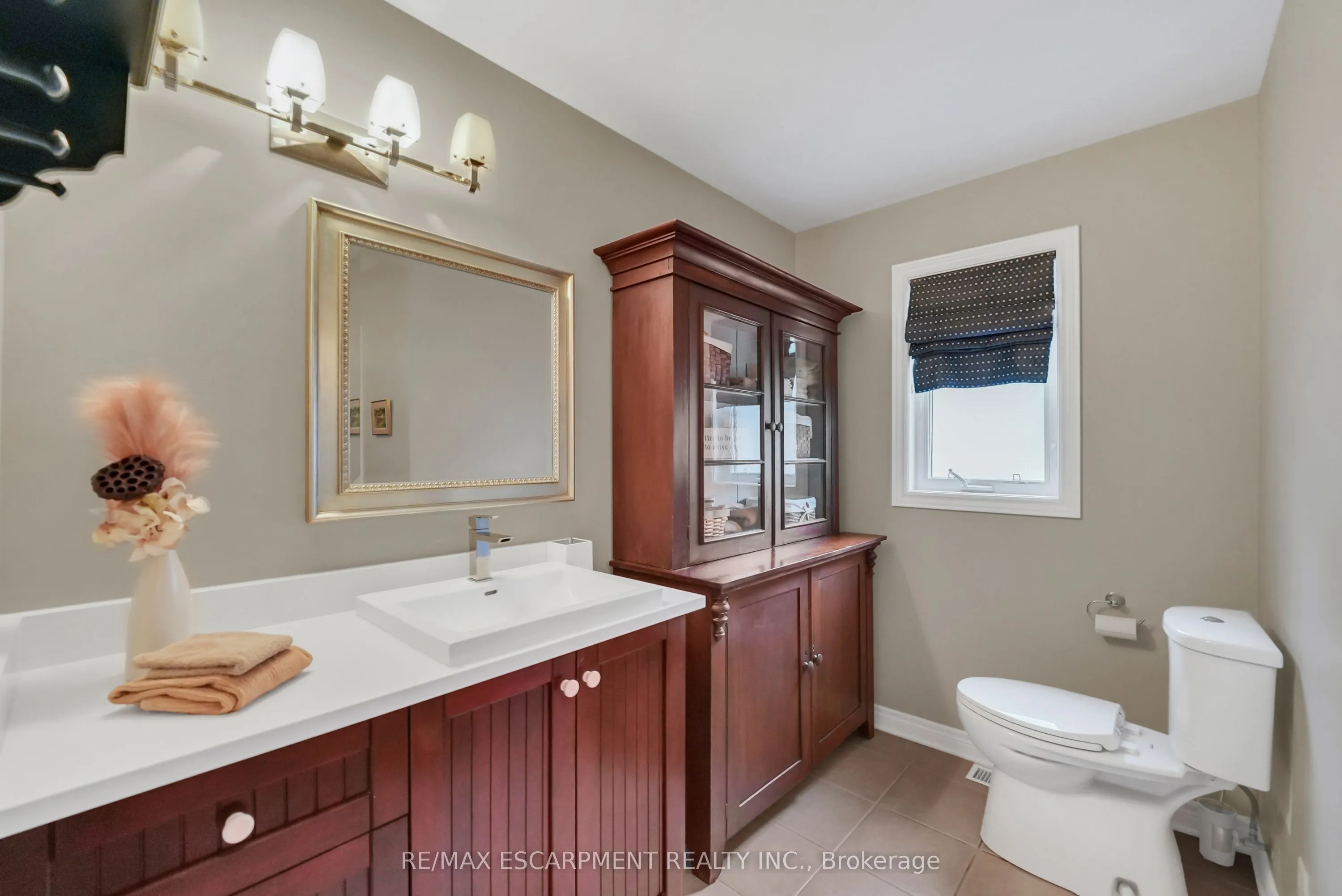 3910 Rainbow Lane
