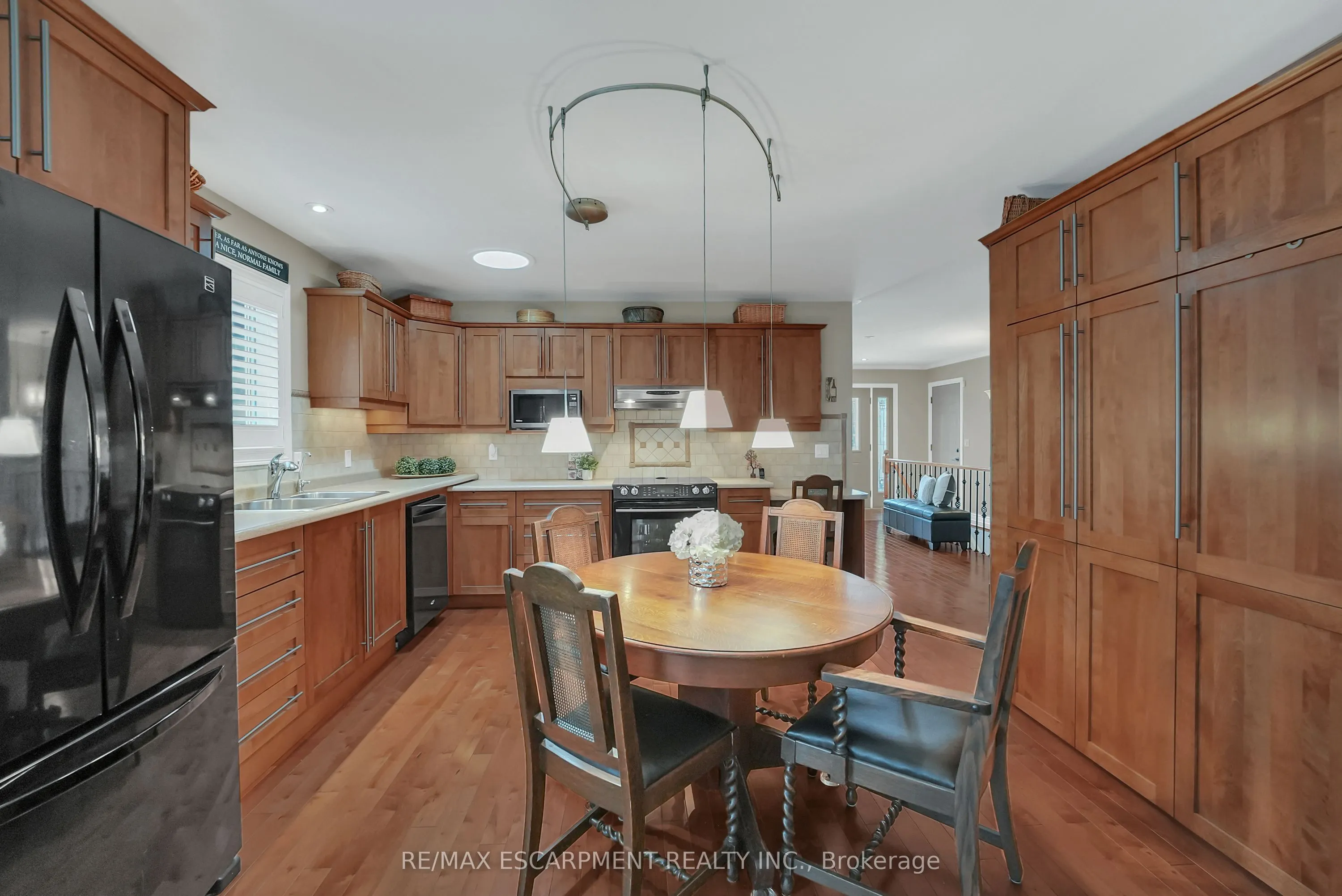 3910 Rainbow Lane