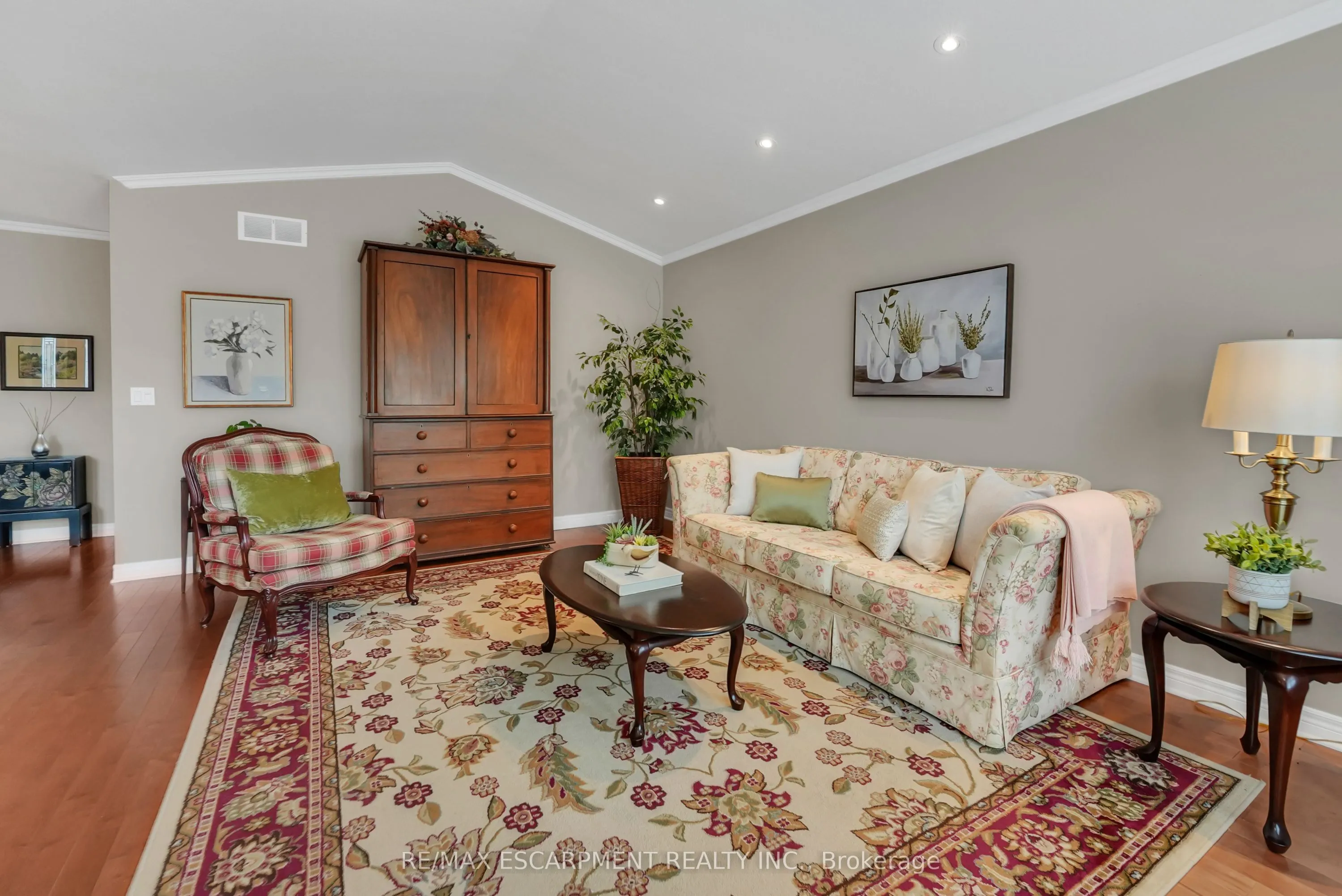 3910 Rainbow Lane