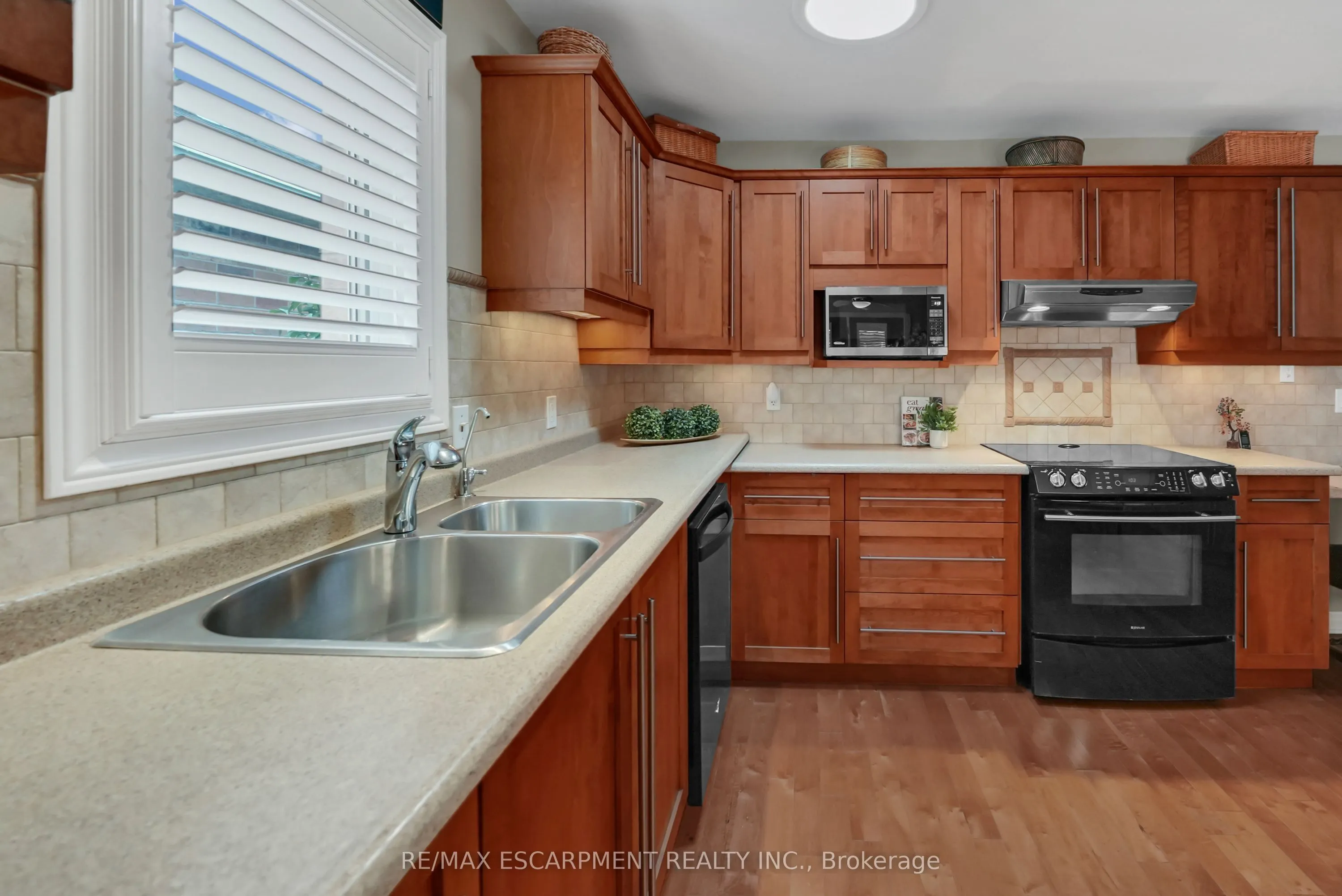 3910 Rainbow Lane