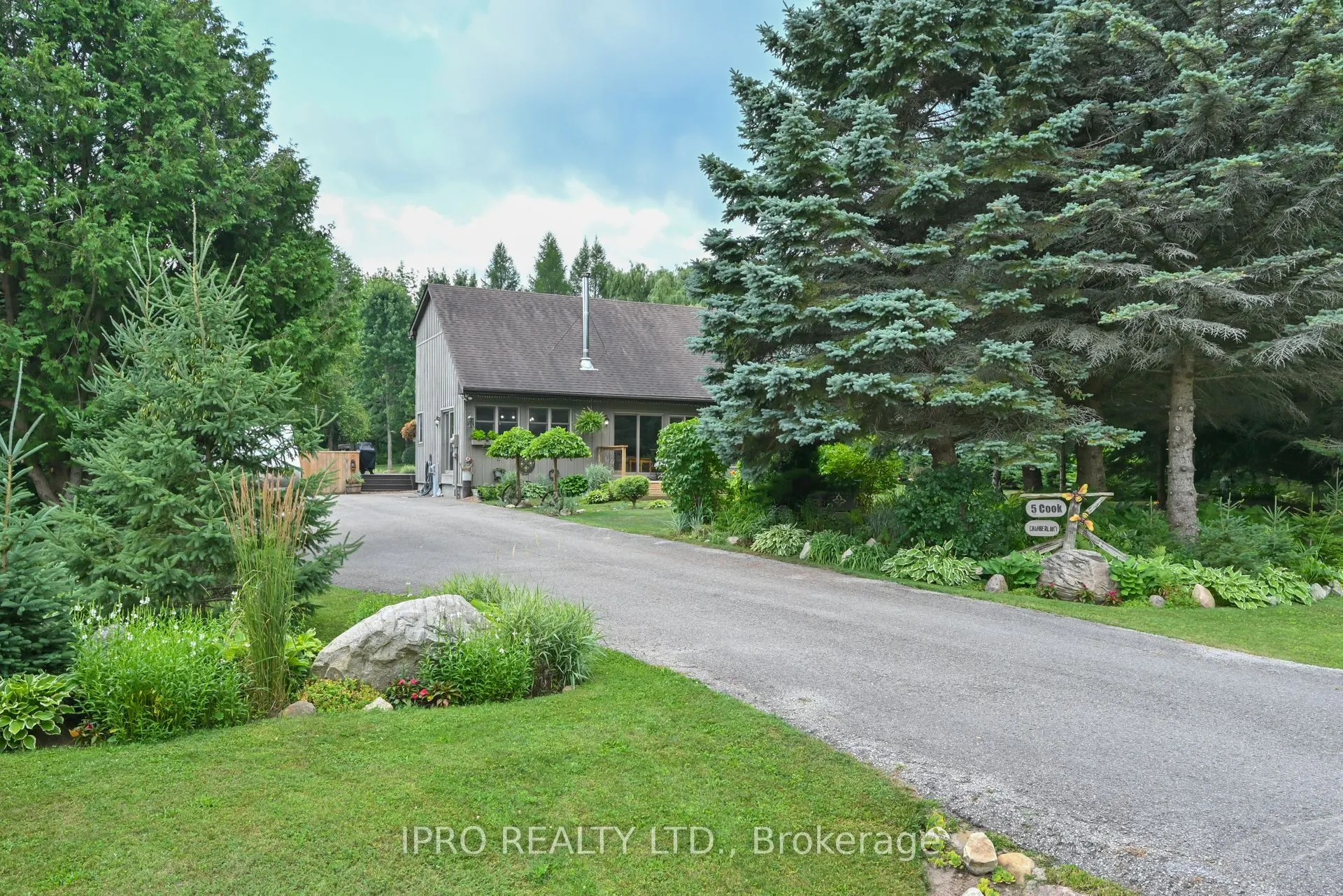 5 Cook Crescent