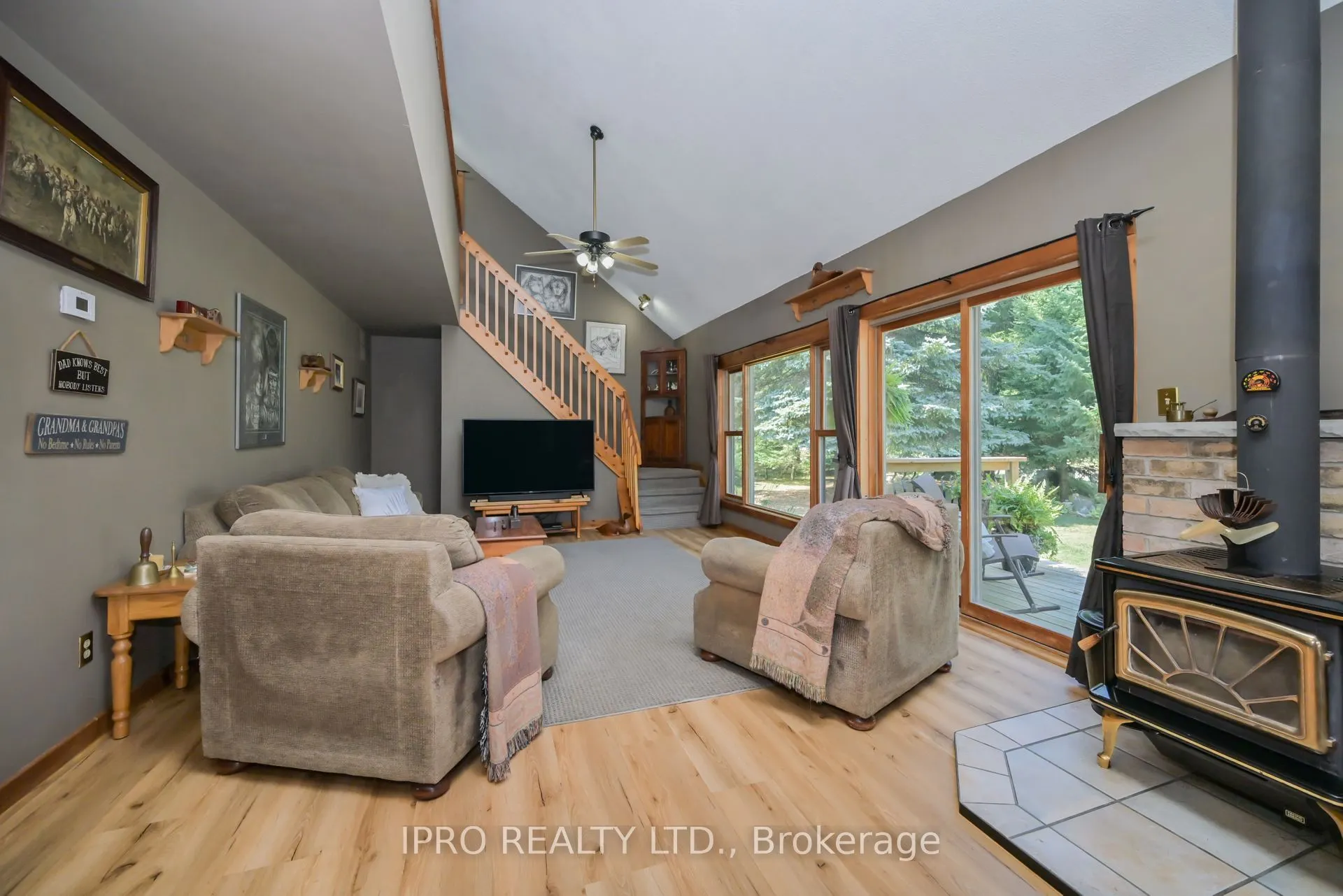 5 Cook Crescent