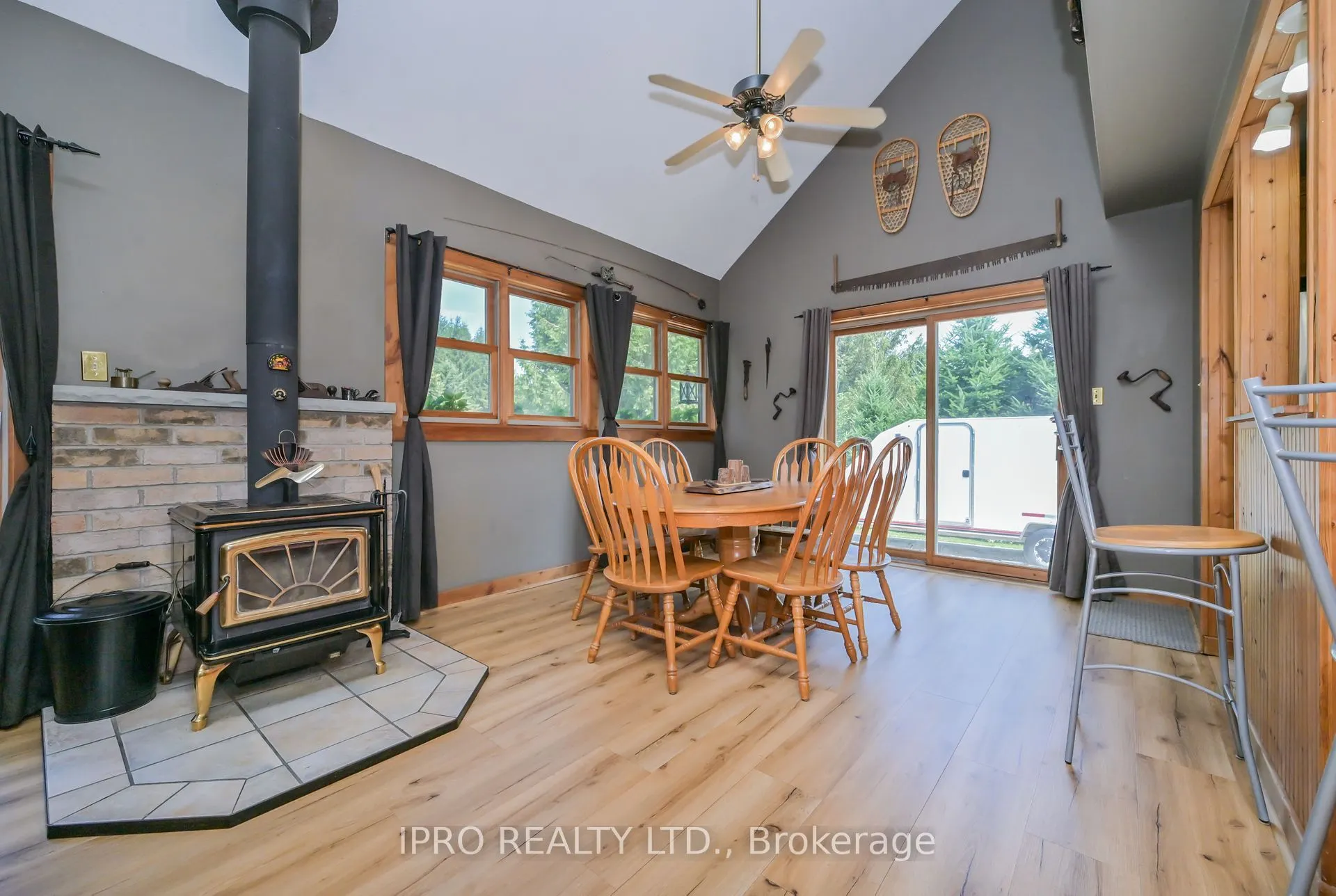 5 Cook Crescent