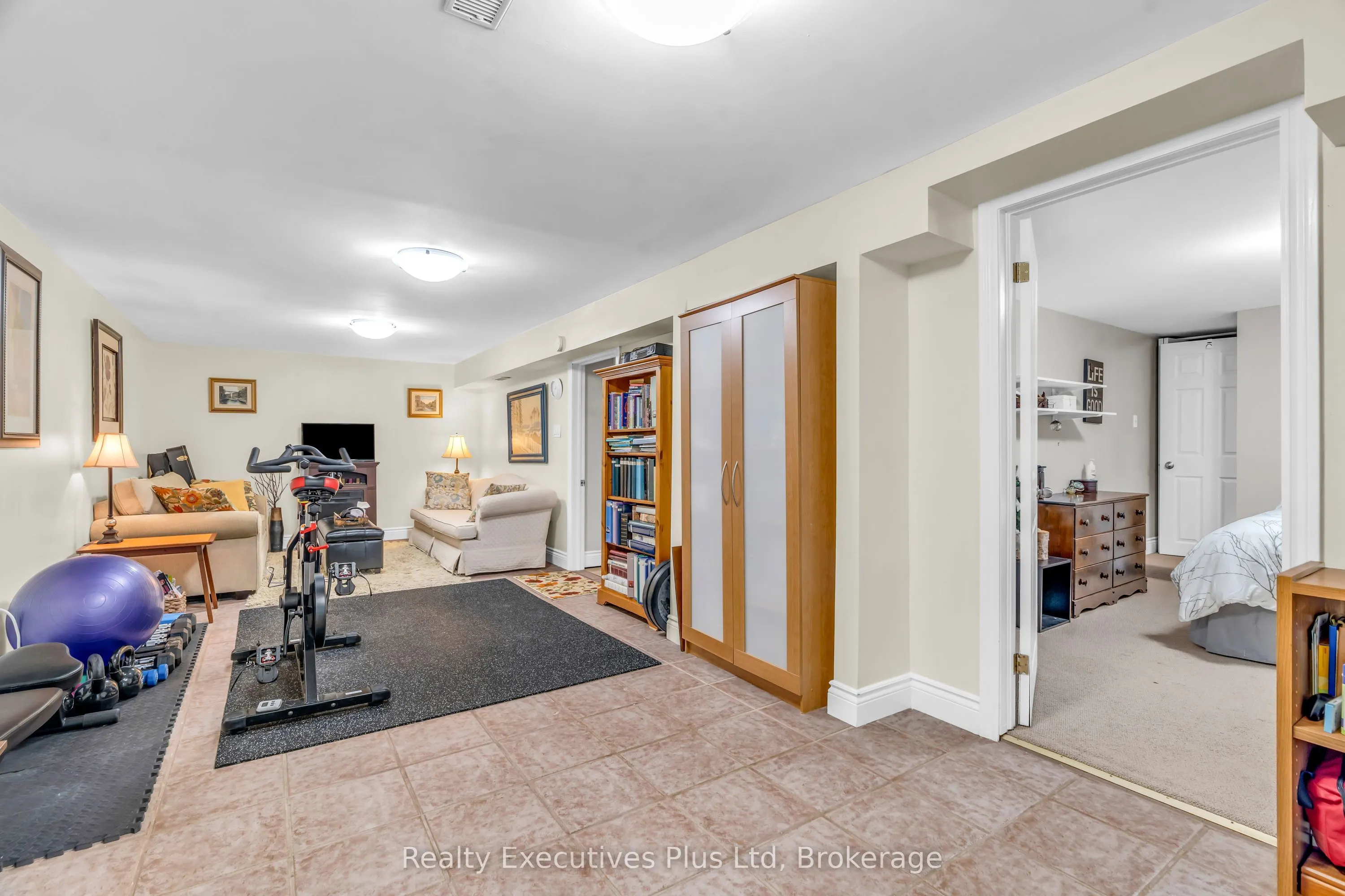 61 Mcilwraith Crescent