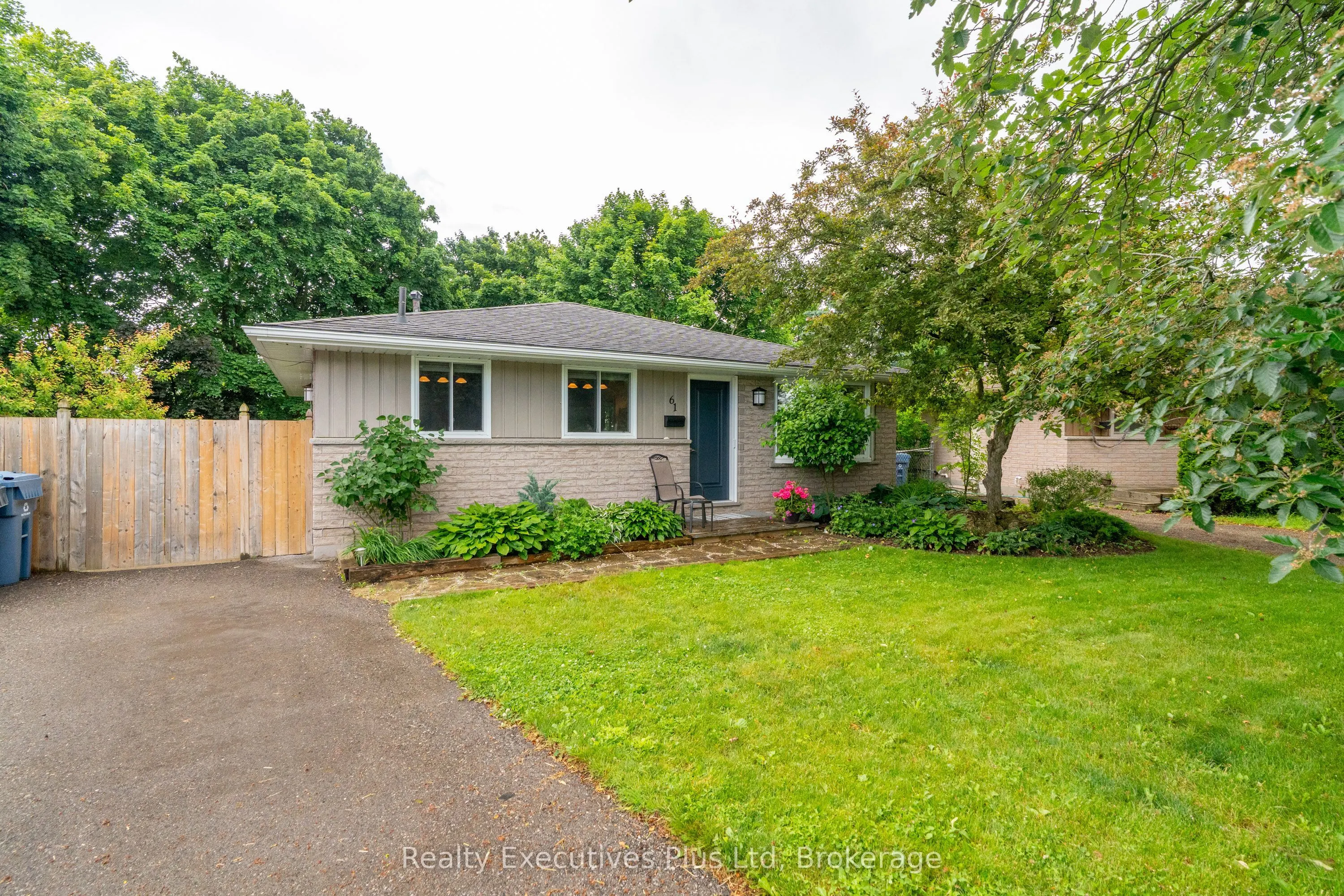 61 Mcilwraith Crescent