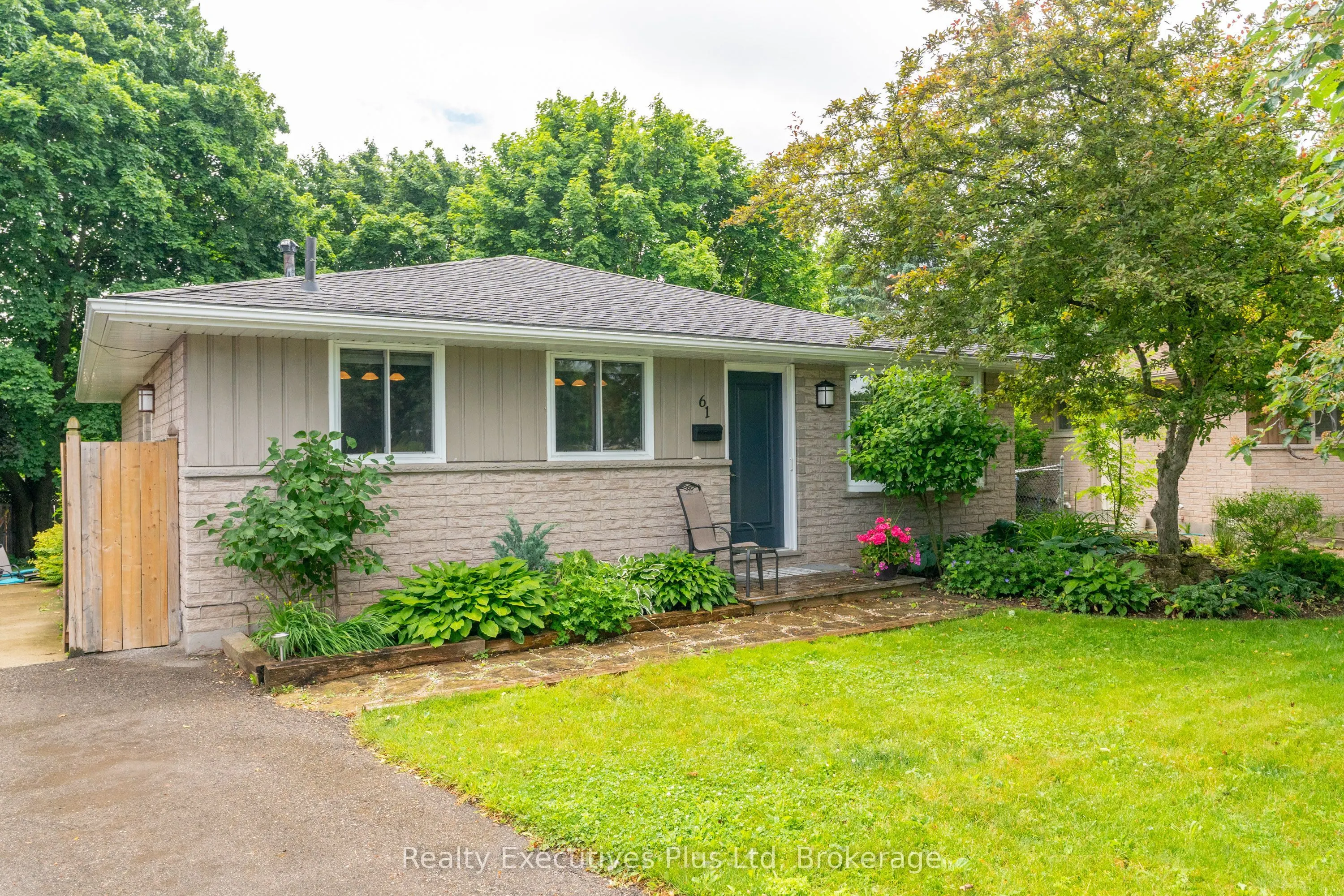 61 Mcilwraith Crescent