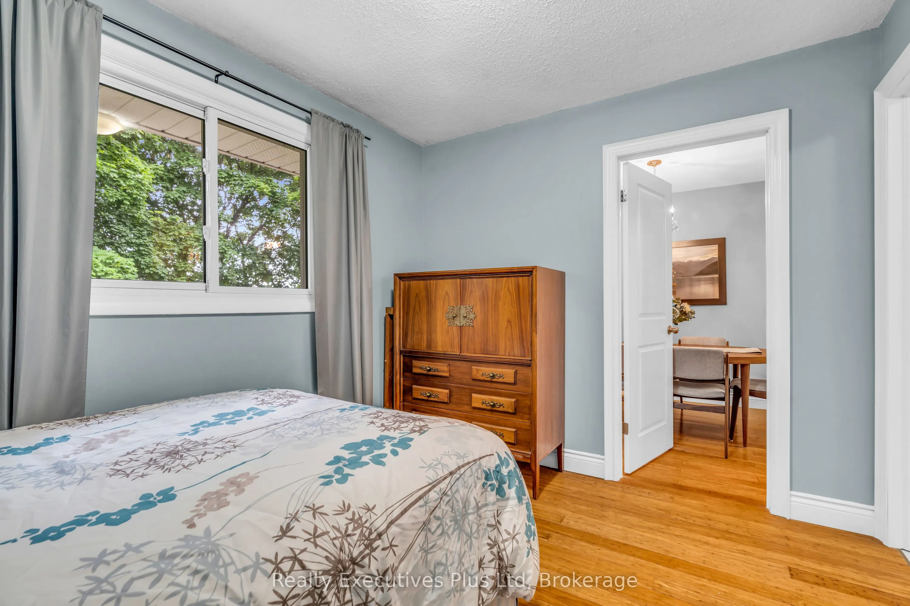 61 Mcilwraith Crescent